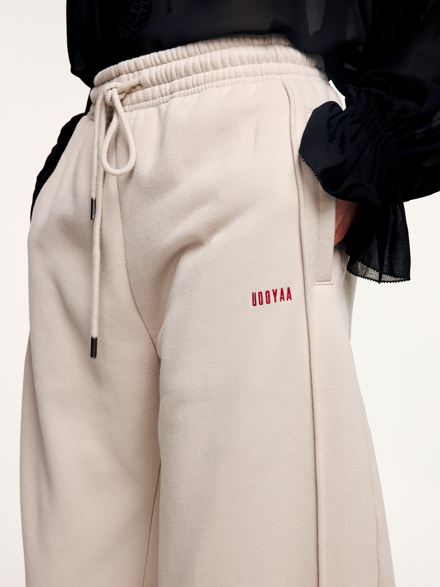 Blade-cut sweatpants