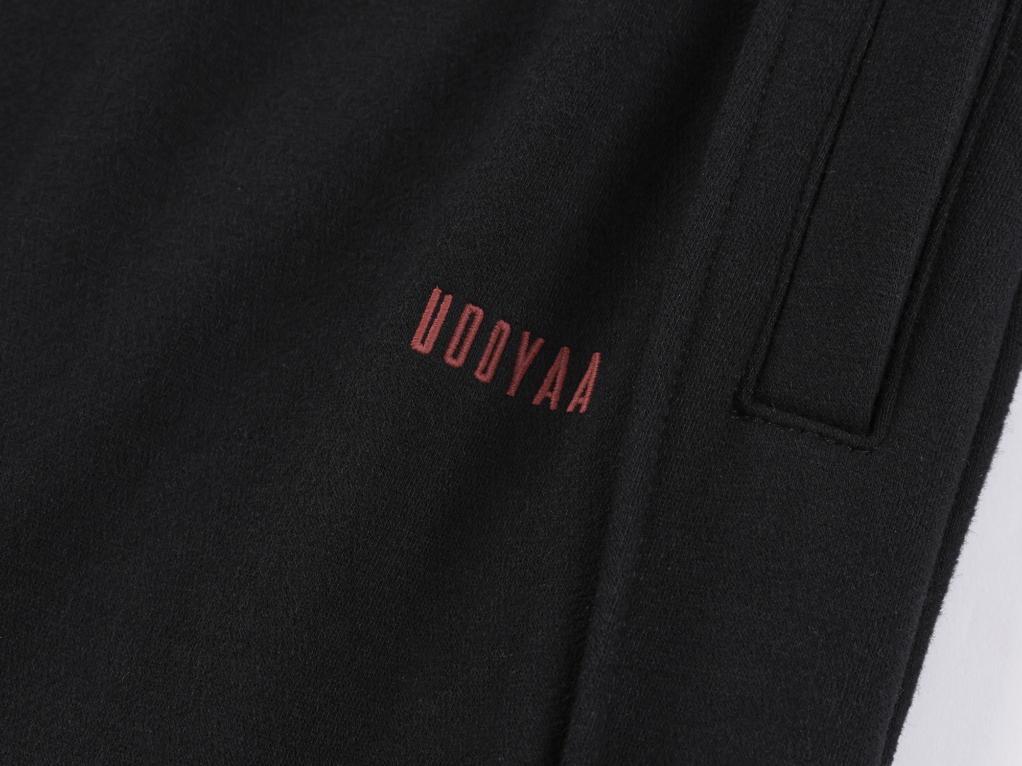 Blade-cut sweatpants