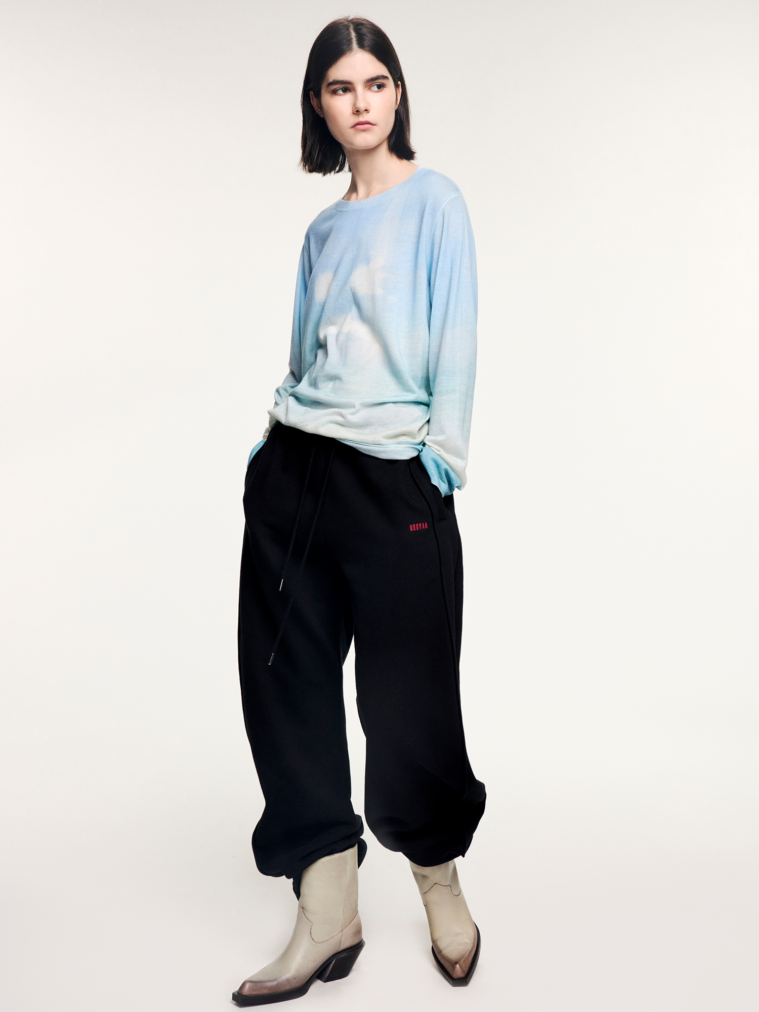 Blade-cut sweatpants