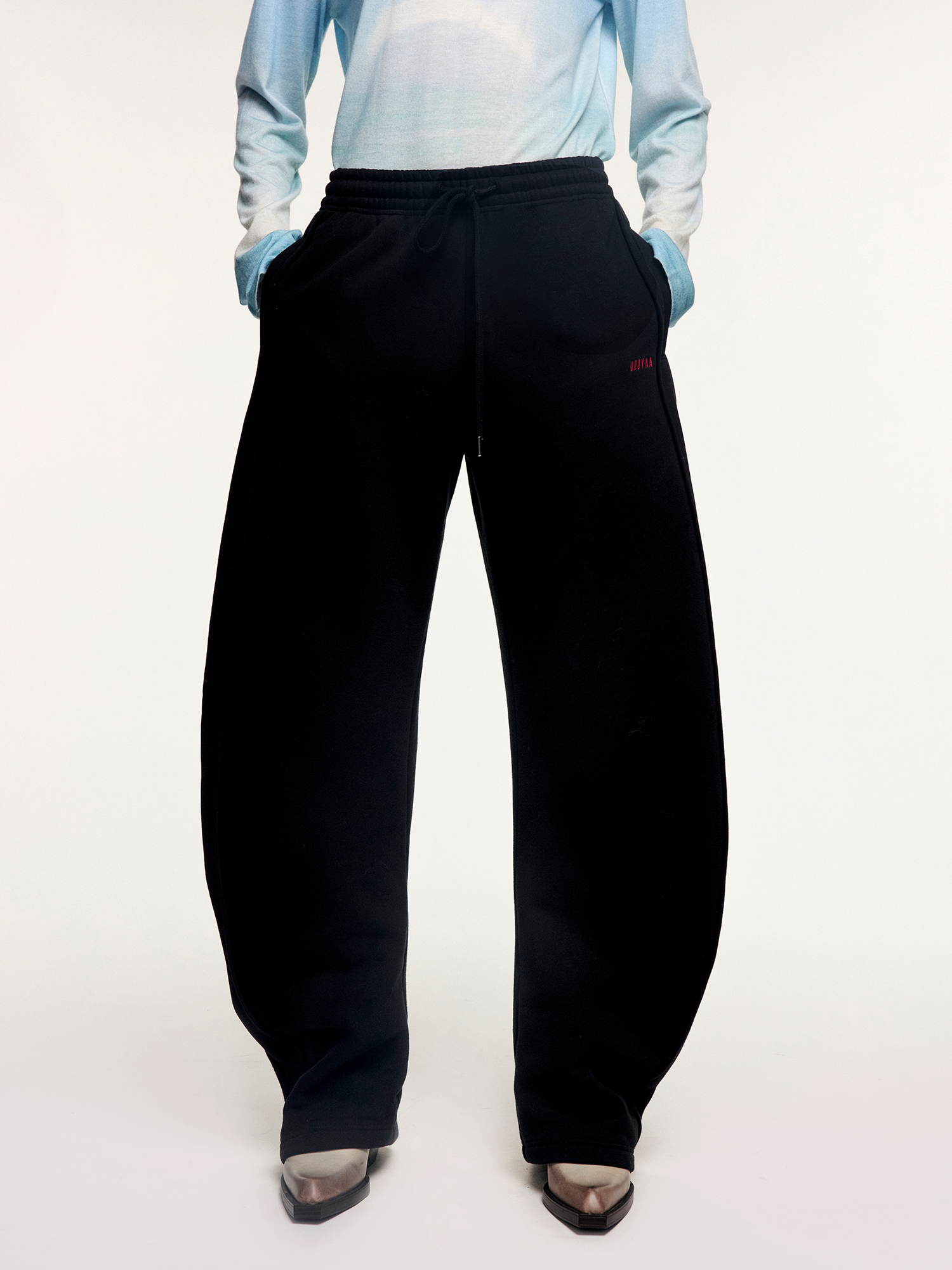 Blade-cut sweatpants