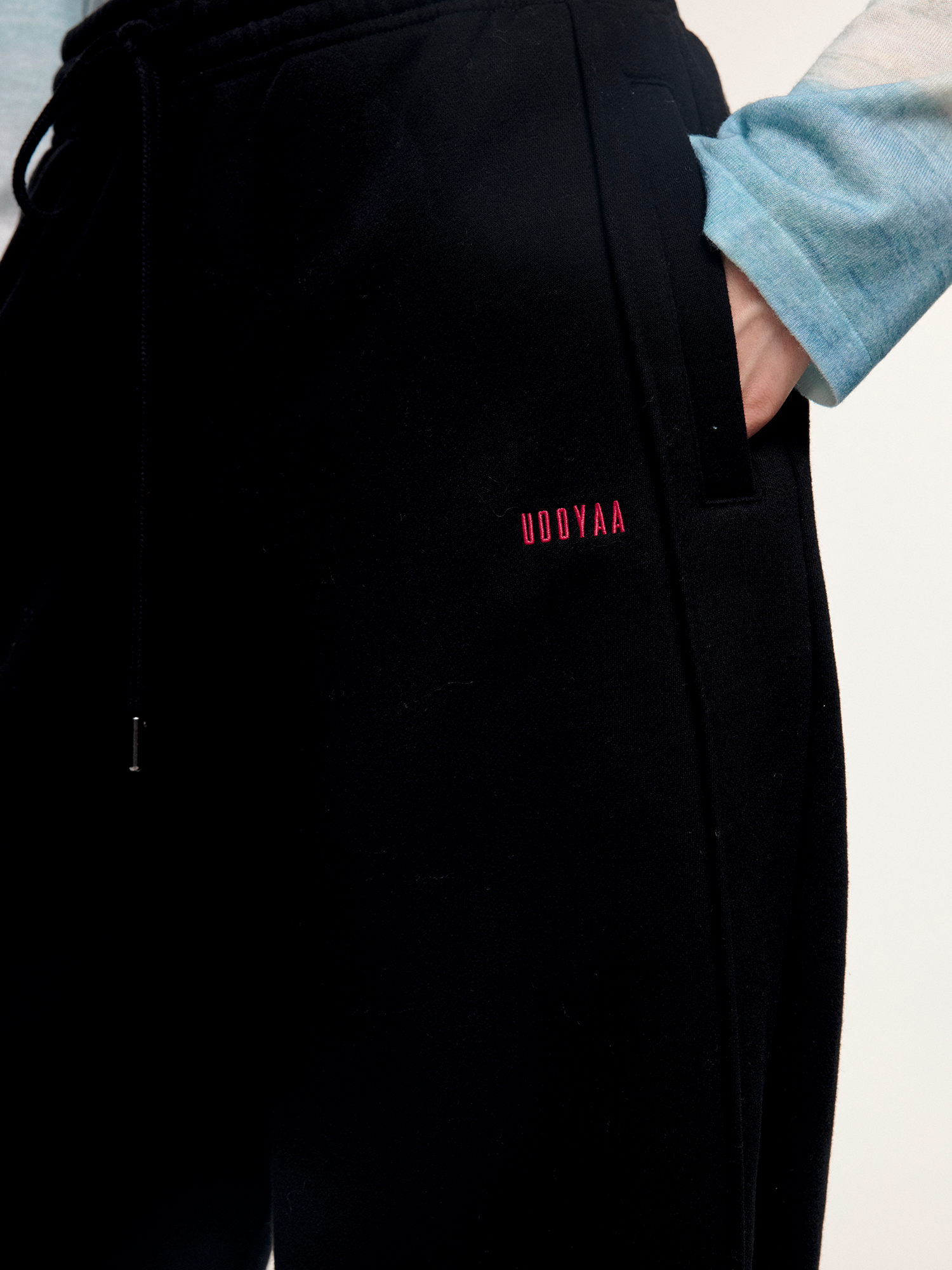 Blade-cut sweatpants