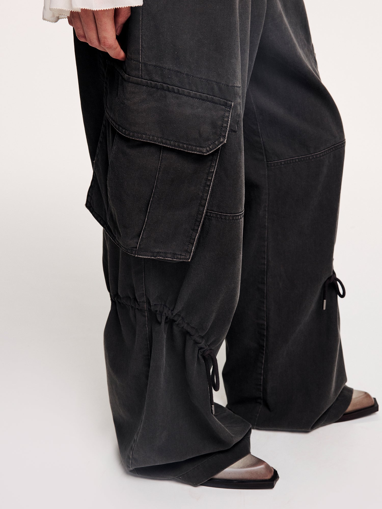 Utility drawstring pants with loose cut