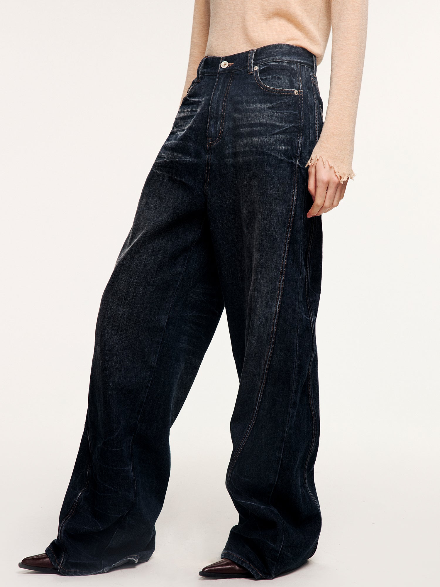 Jeans with wave-textured wire detail for sculpted shape