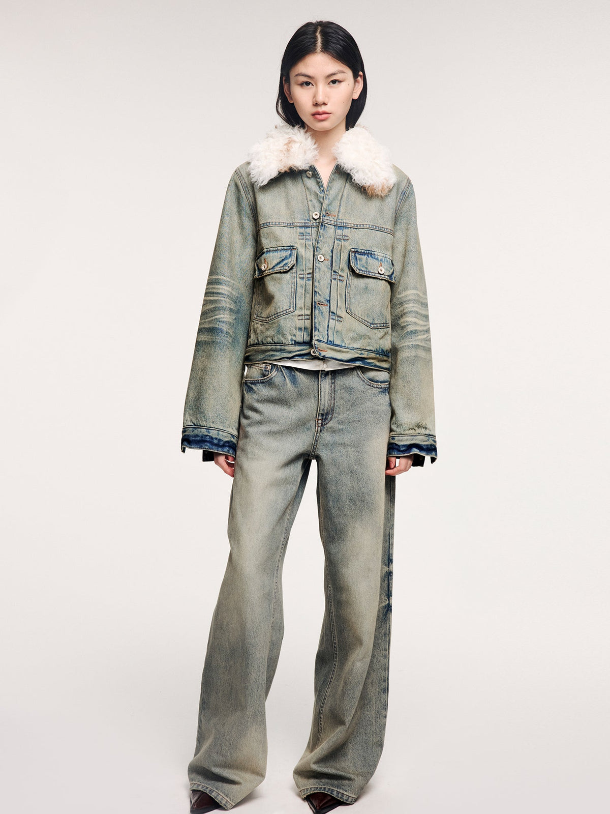 Vintage-wash jeans with a relaxed silhouette