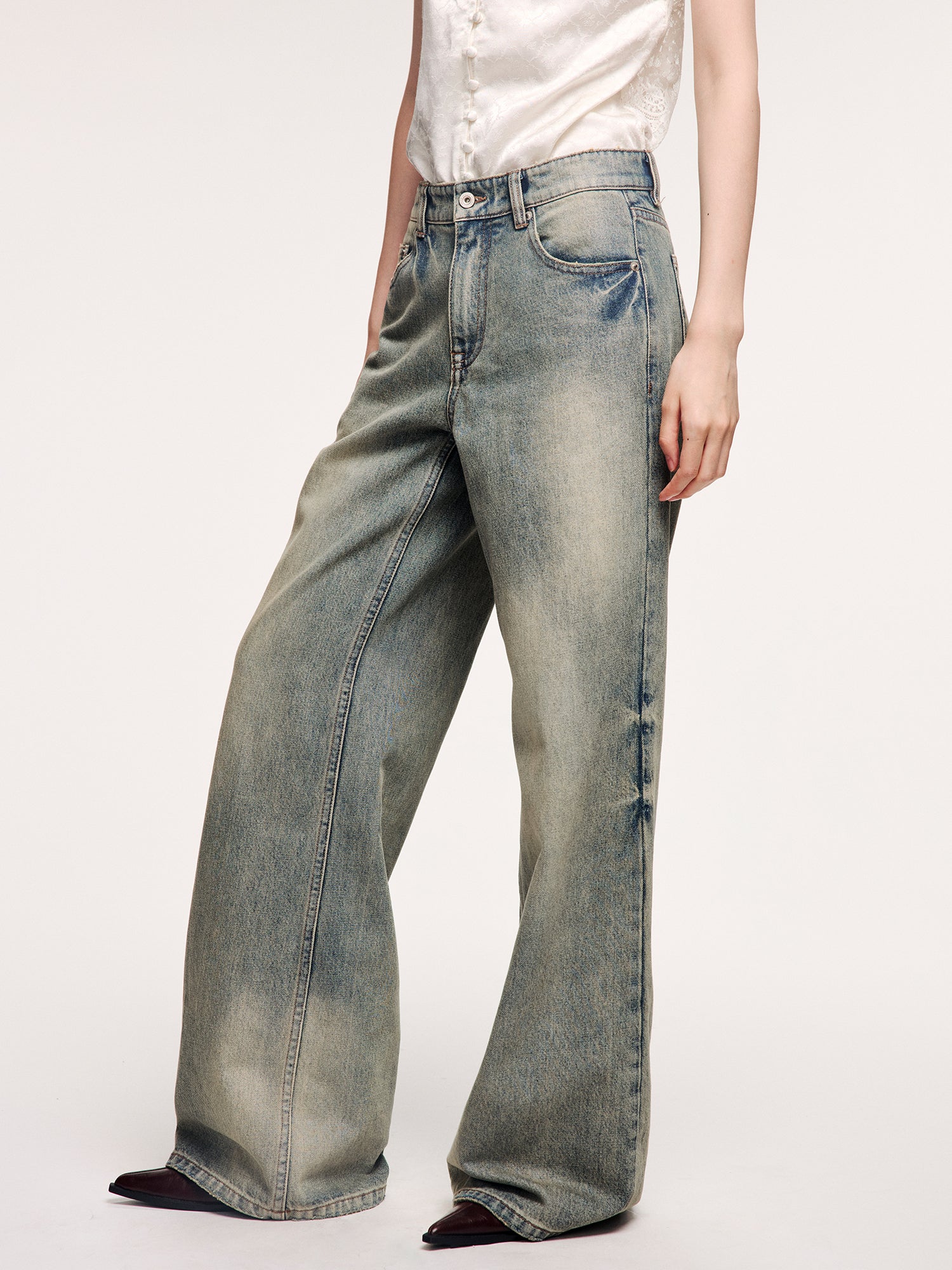 Vintage-wash jeans with a relaxed silhouette