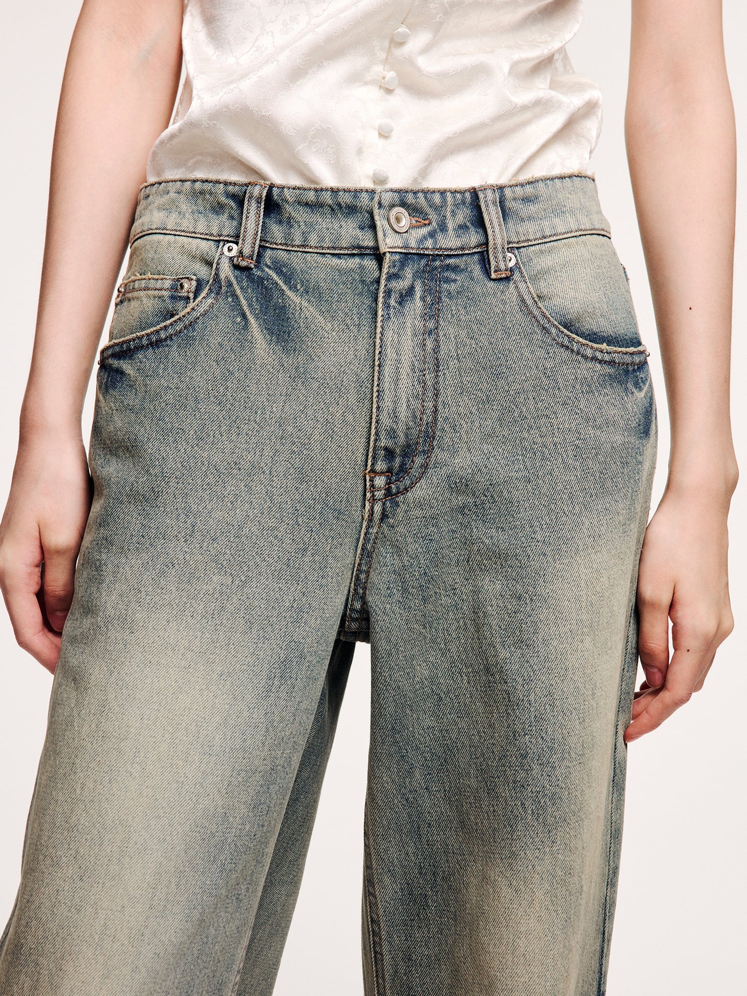 Vintage-wash jeans with a relaxed silhouette