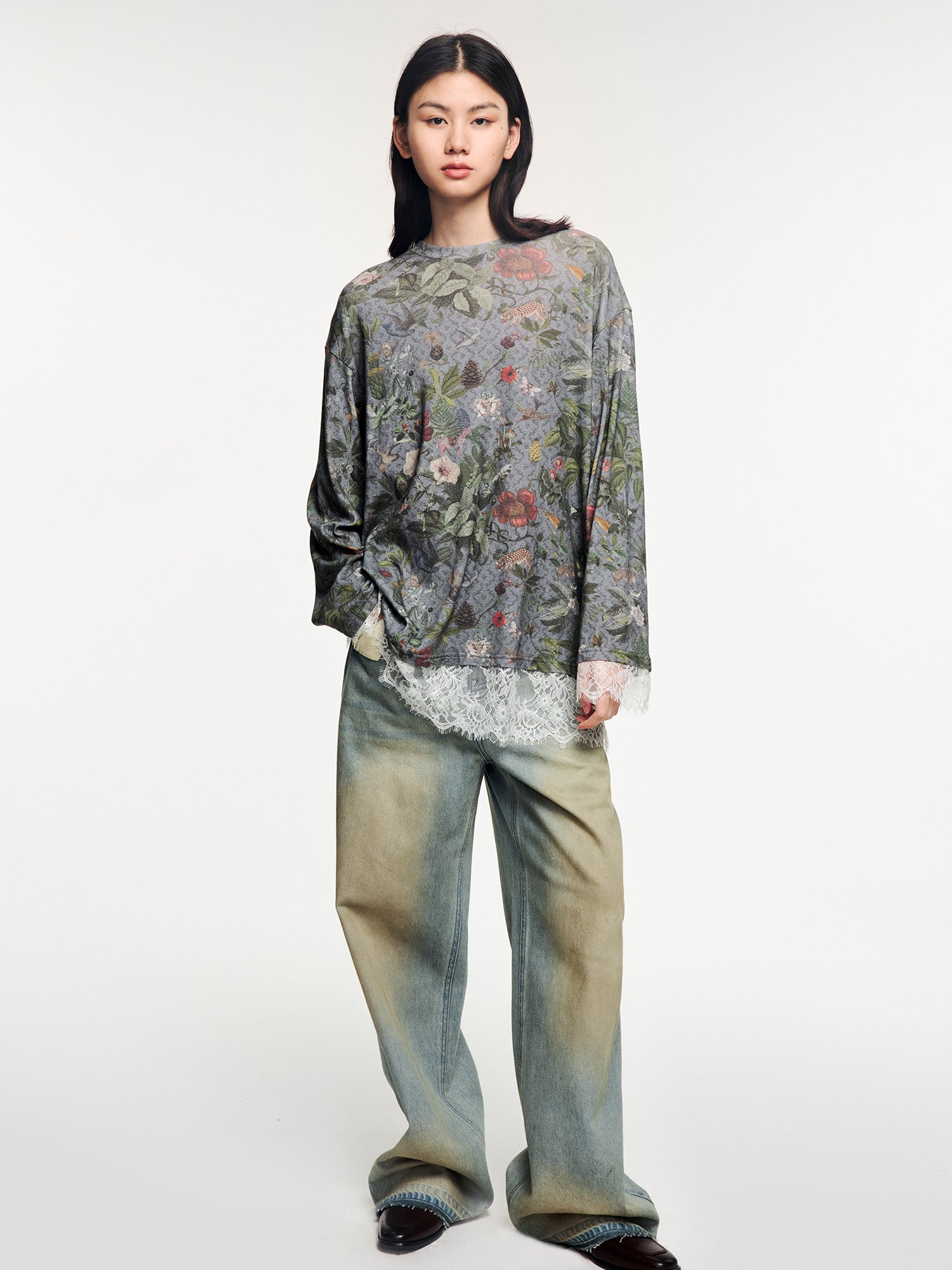 Pocket-flap washed denim jeans