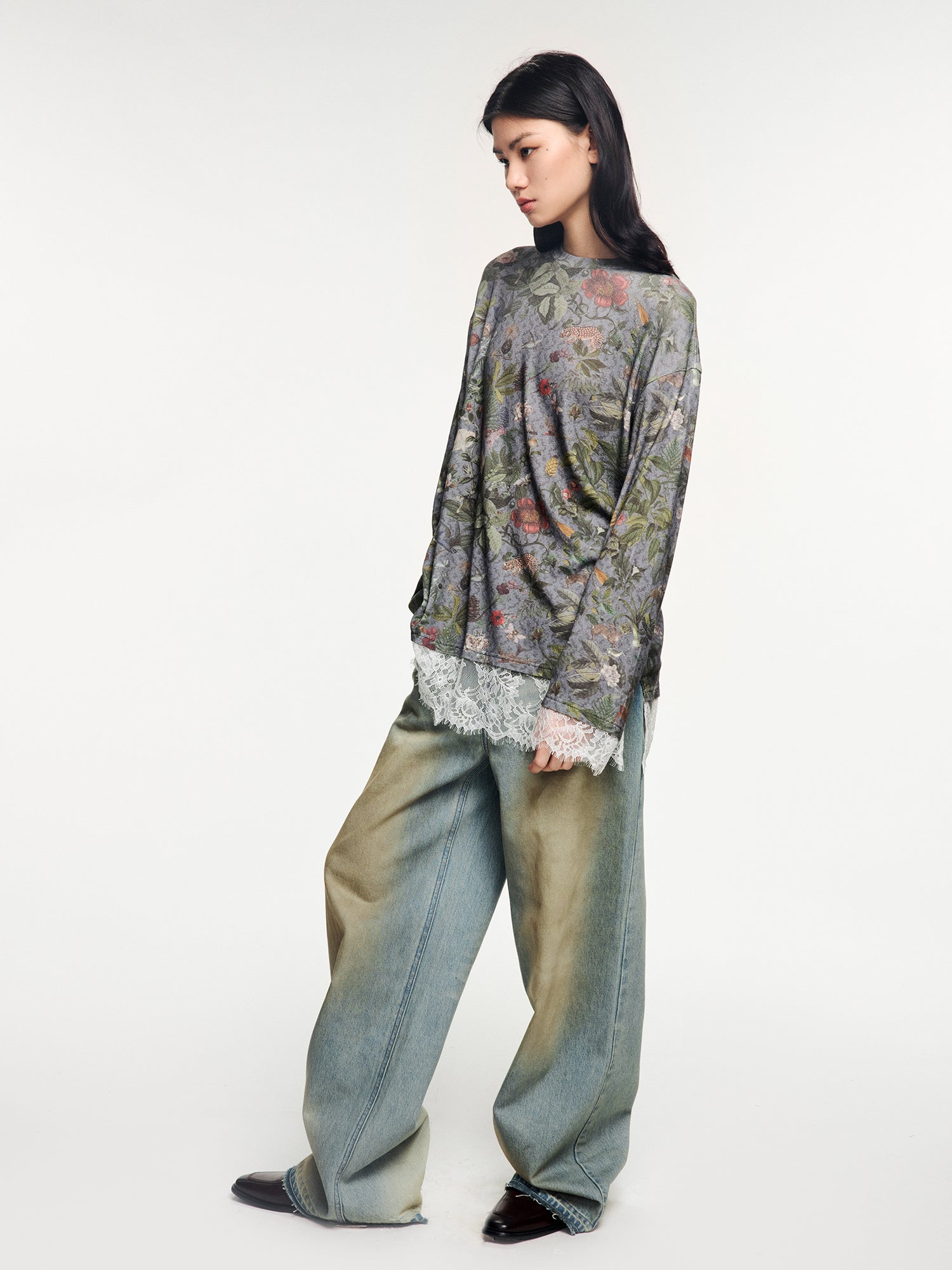 Pocket-flap washed denim jeans