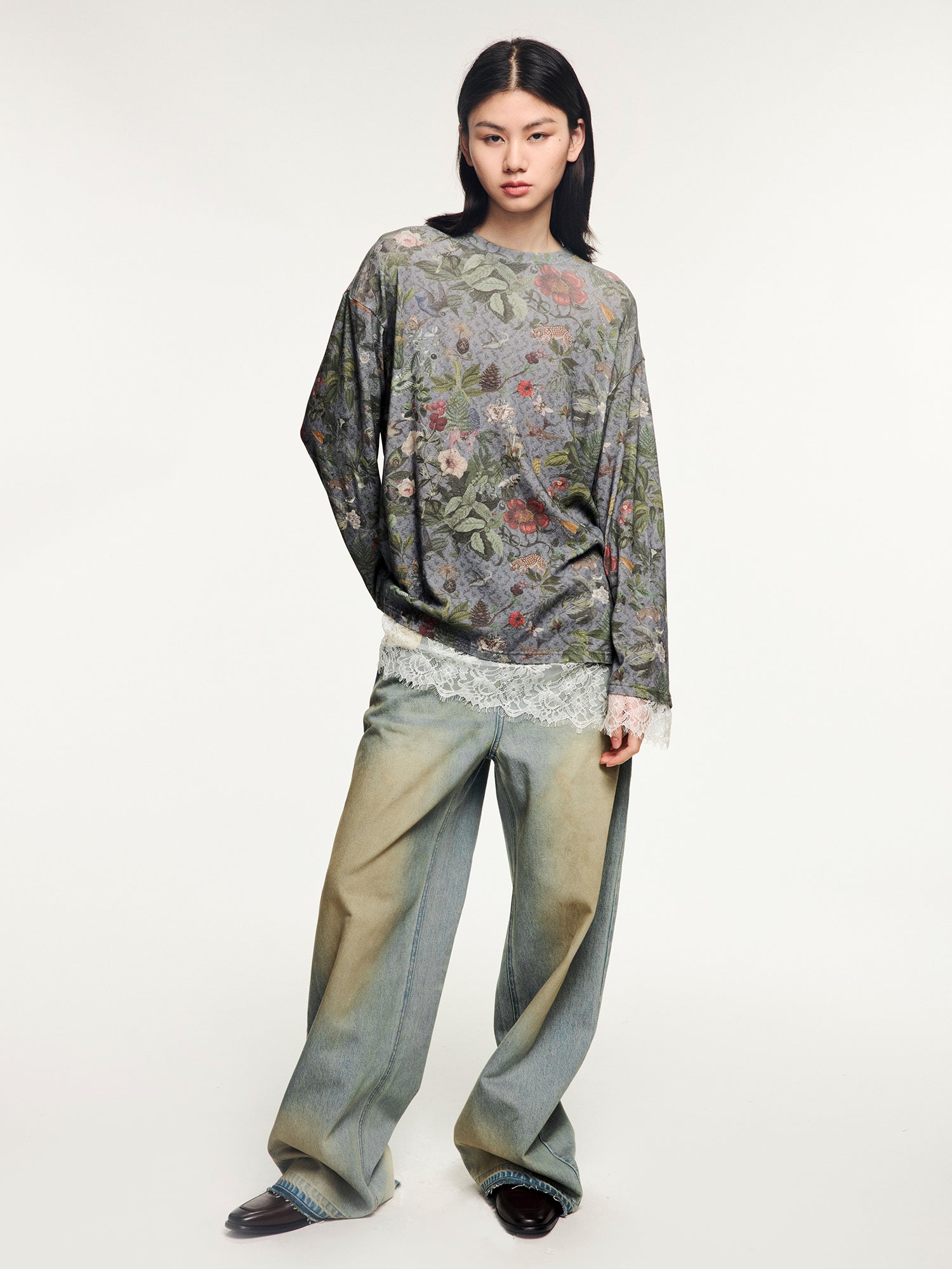 Pocket-flap washed denim jeans