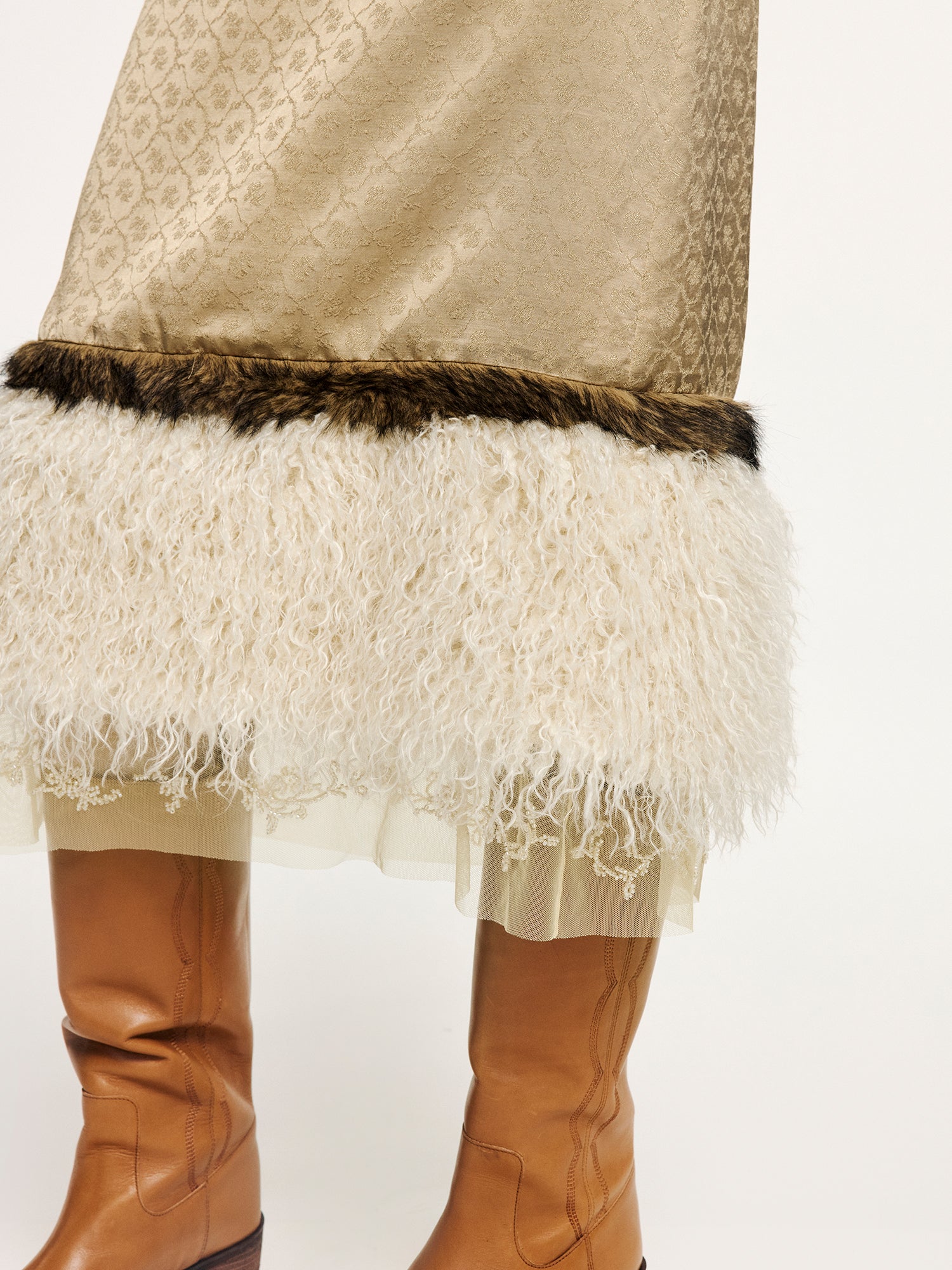 Jacquard skirt with plush hem