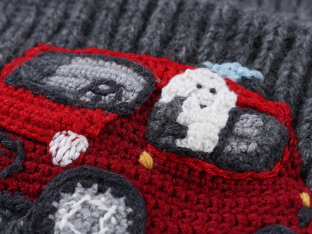 Tencel wool beanie with traveling puppy motif