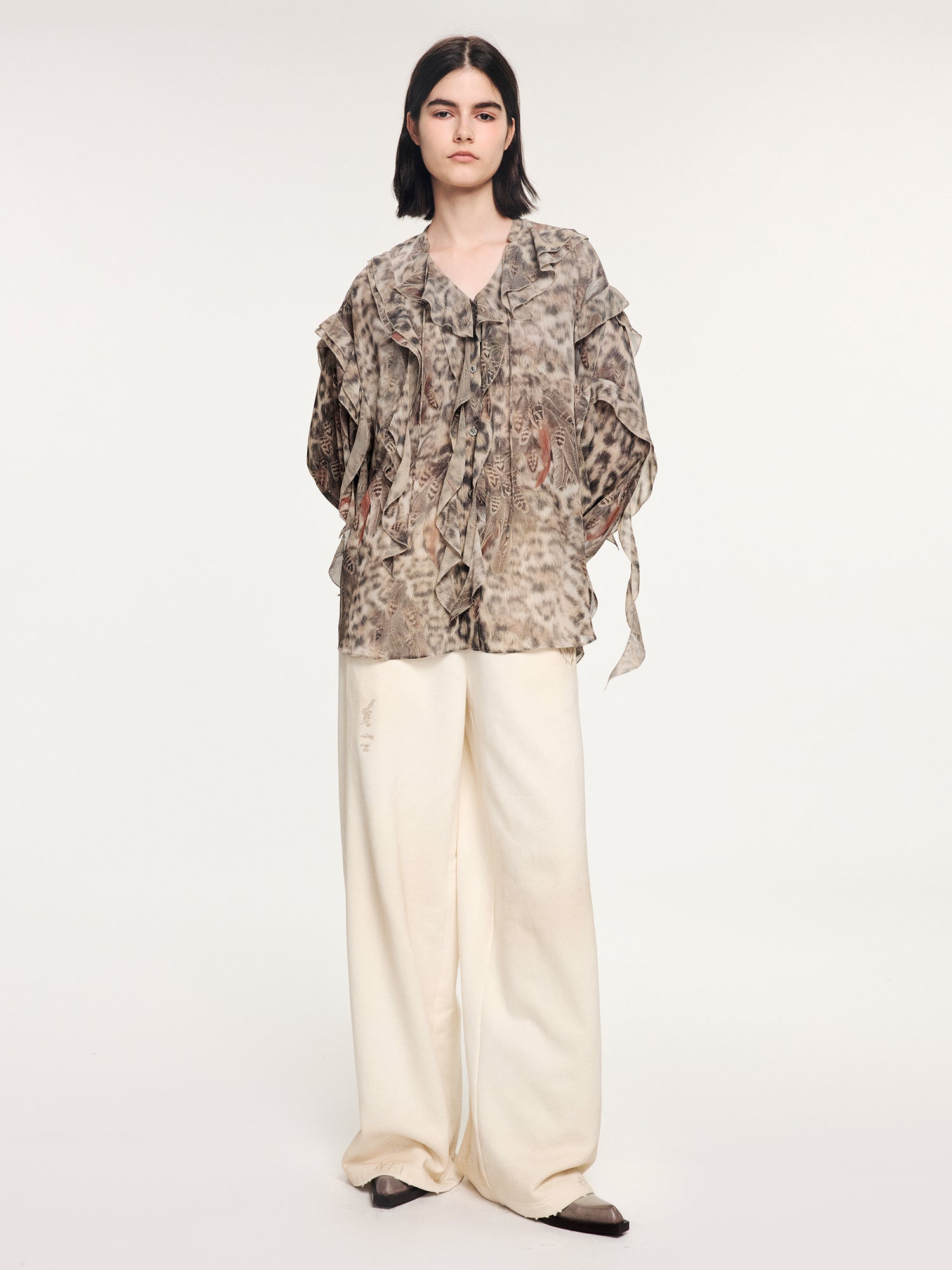 Feather & leopard ruffled collar shirt