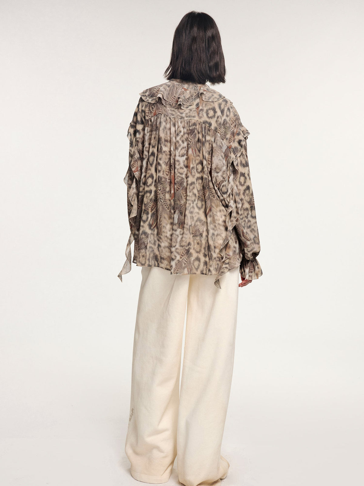Feather & leopard ruffled collar shirt