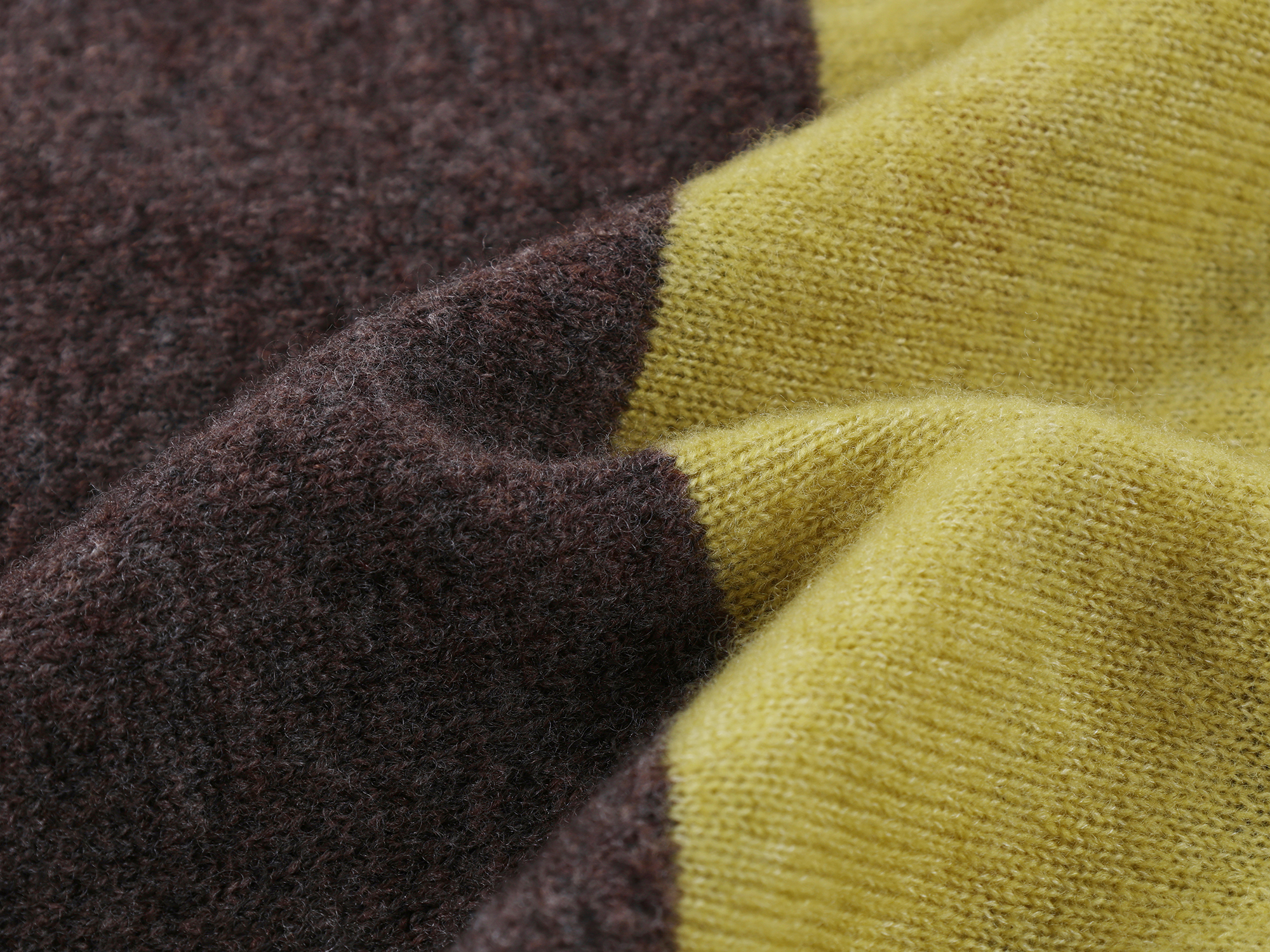 Traveling puppy print colorblock pullover