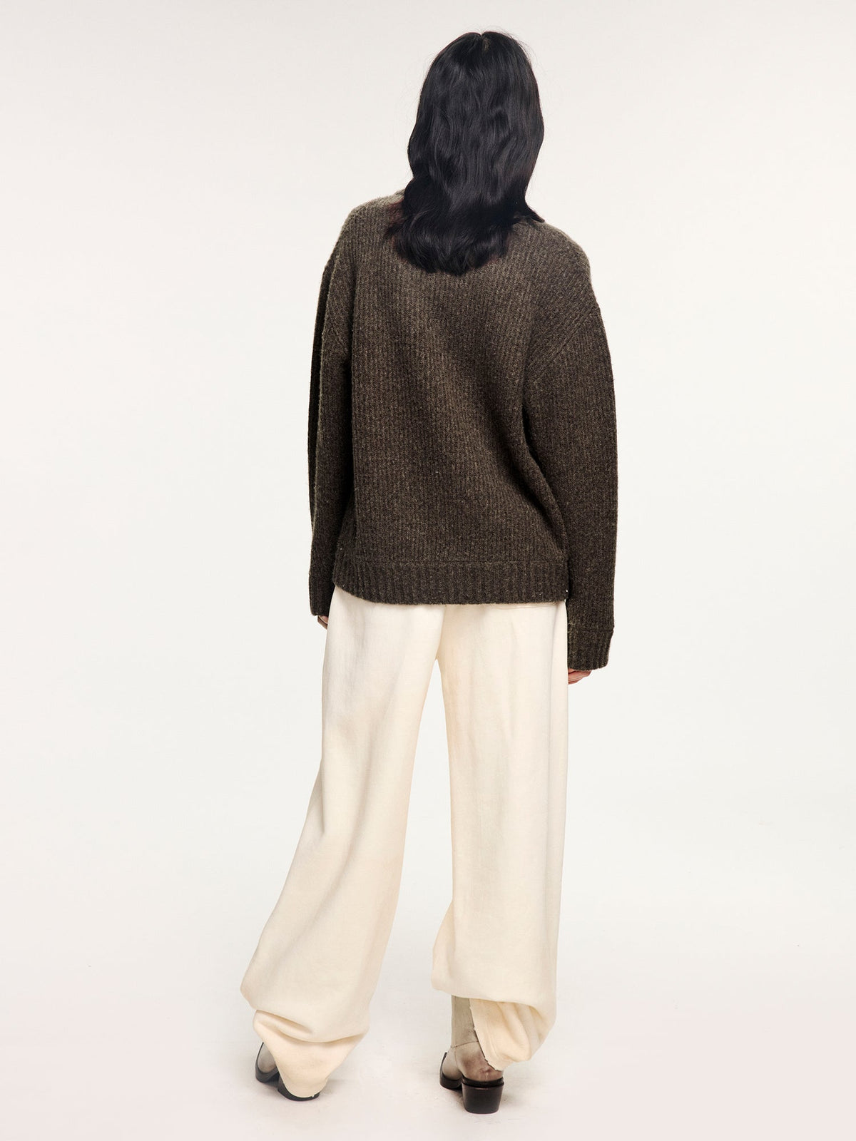 V-neck pullover with lace panels
