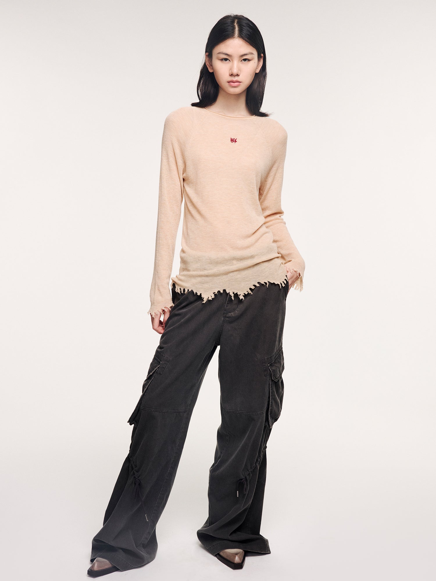 100% wool pullover with asymmetric hemline