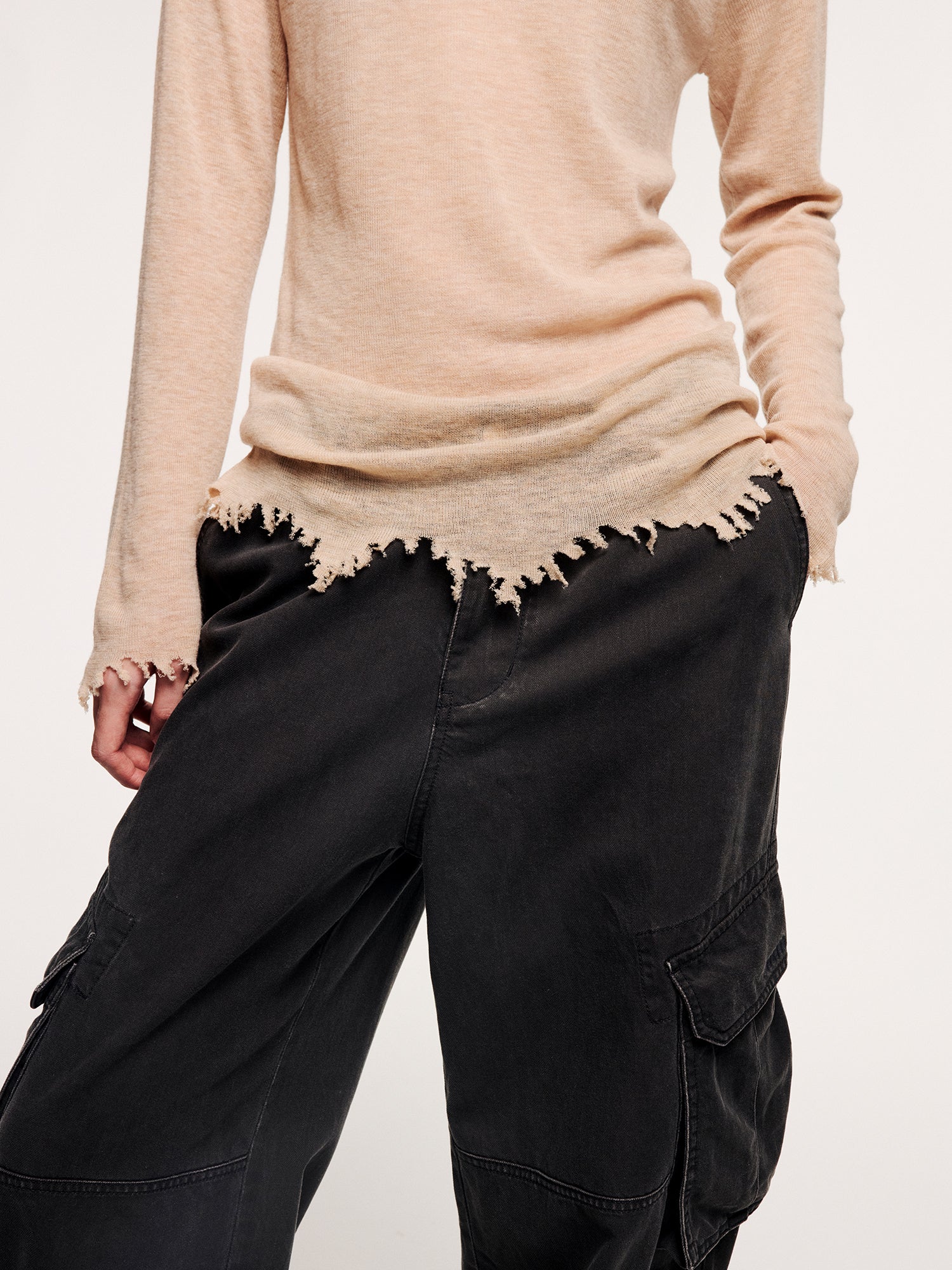 100% wool pullover with asymmetric hemline