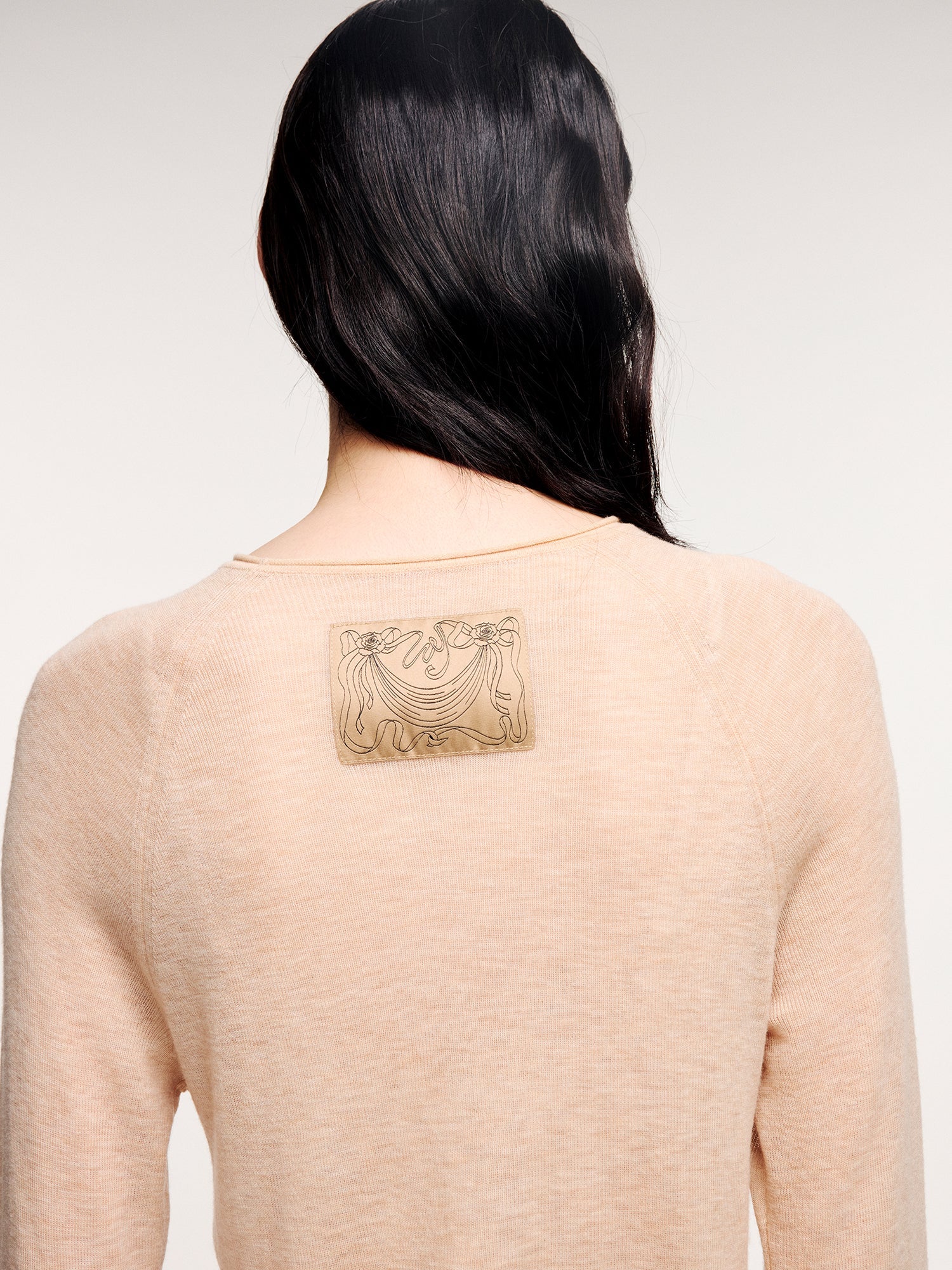 100% wool pullover with asymmetric hemline