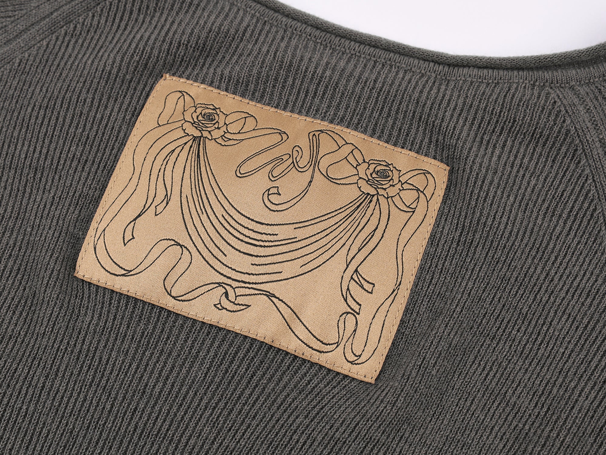 100% wool pullover with asymmetric hemline