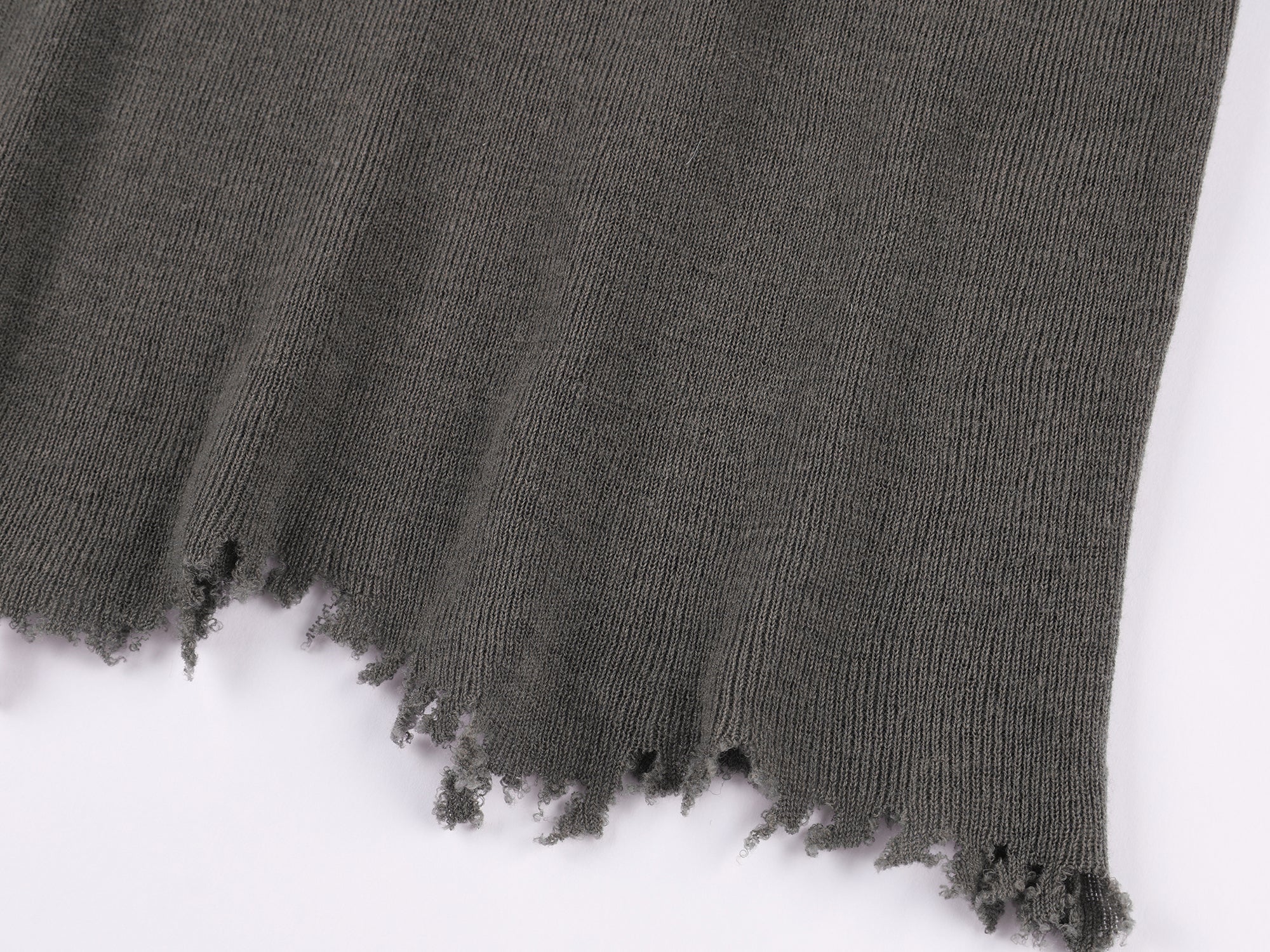 100% wool pullover with asymmetric hemline