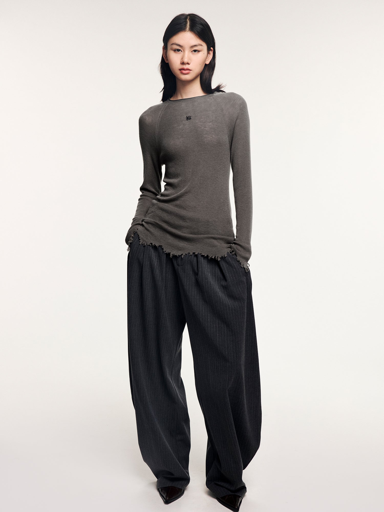 100% wool pullover with asymmetric hemline