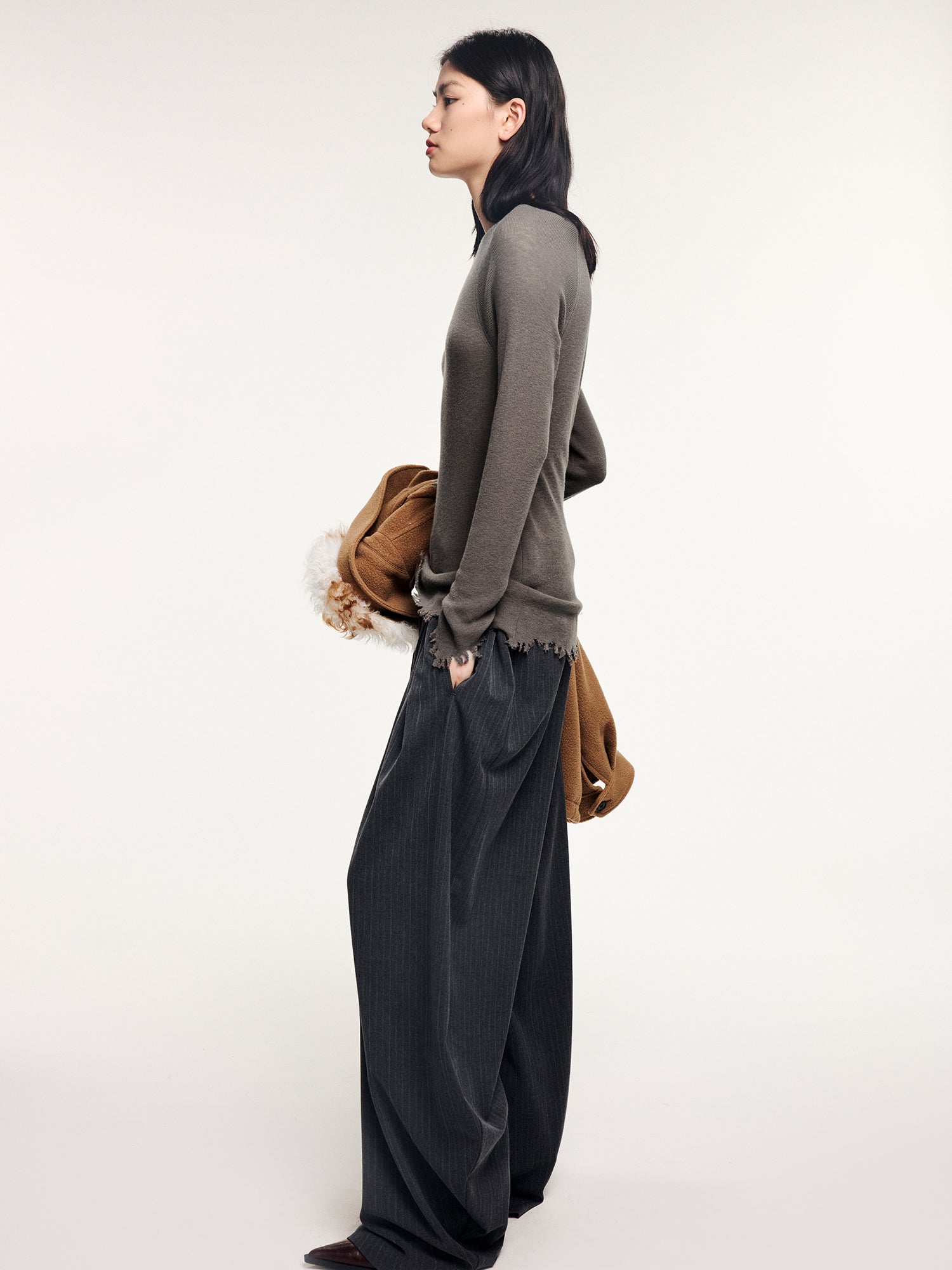 100% wool pullover with asymmetric hemline