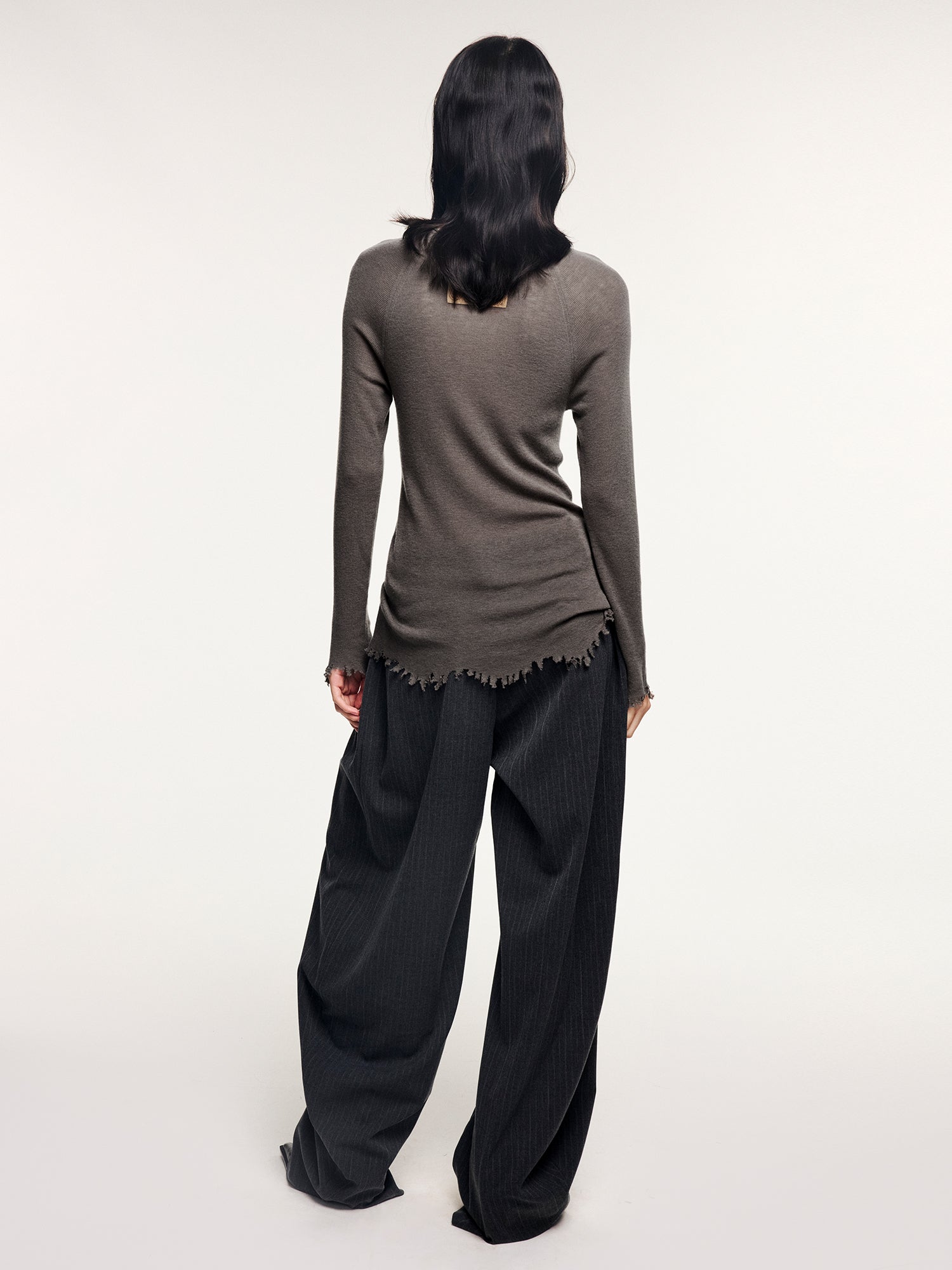 100% wool pullover with asymmetric hemline