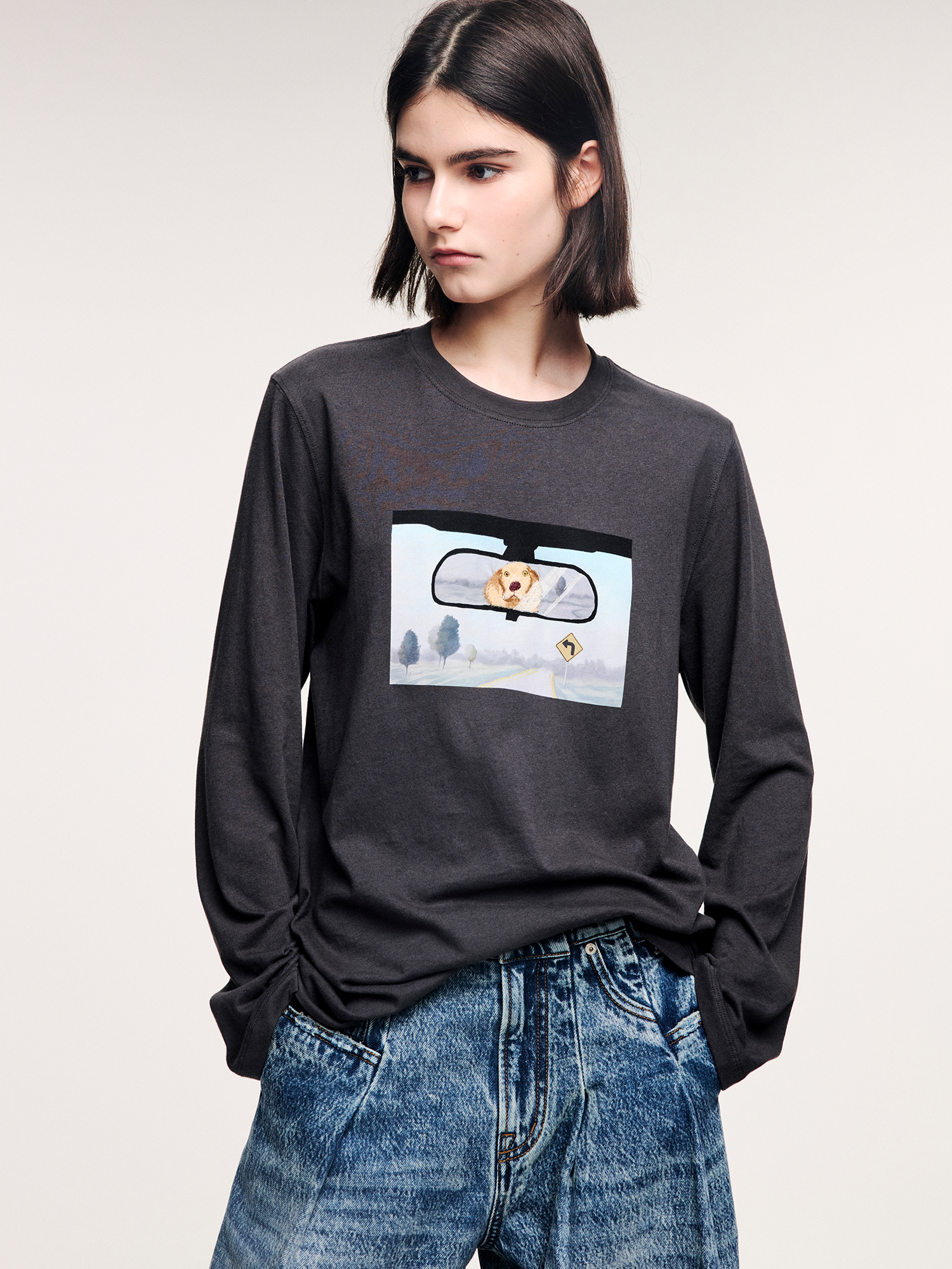 Traveling puppy print long sleeve t-shirt