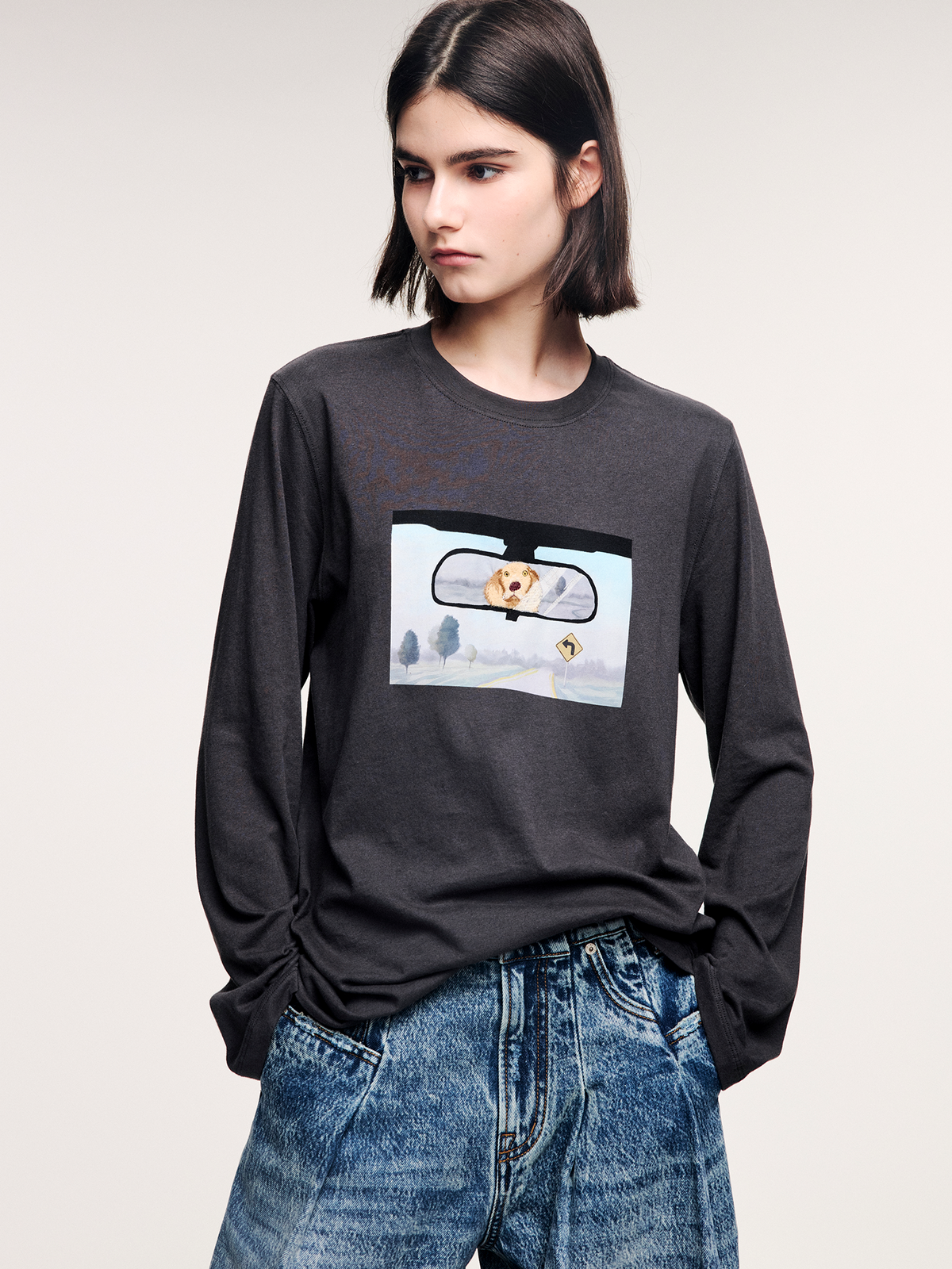 Traveling puppy print long sleeve t-shirt