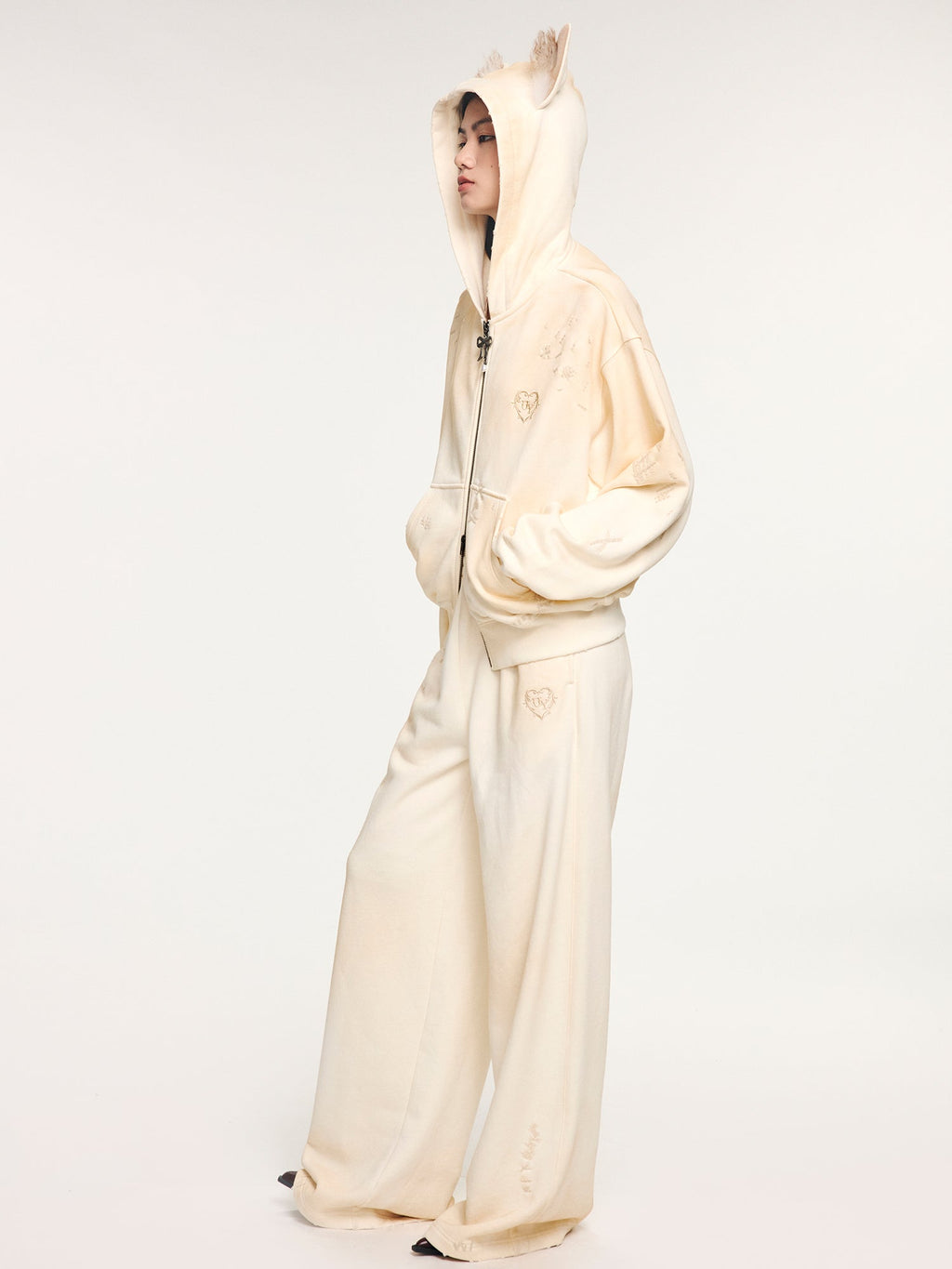 Elf-ear hoodie with distressed spray effect