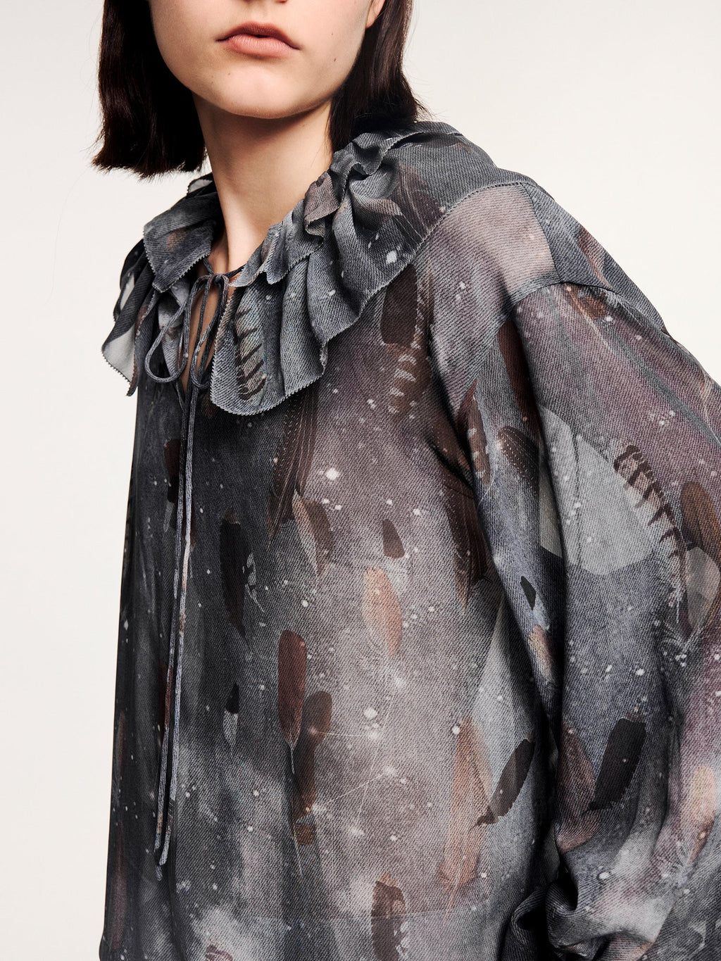 Feather ruffled collar shirt