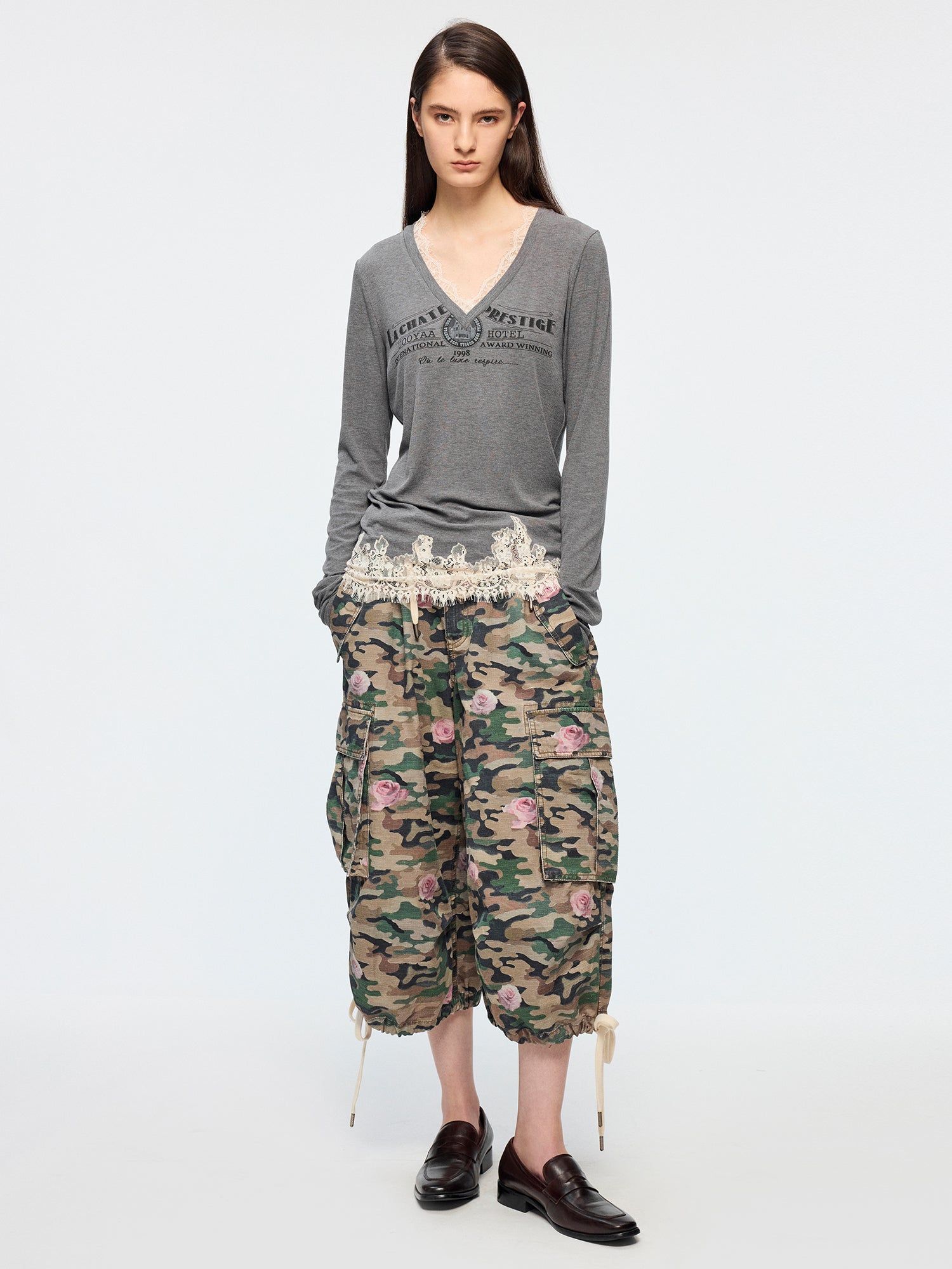 Rose camouflage cropped cargo pants