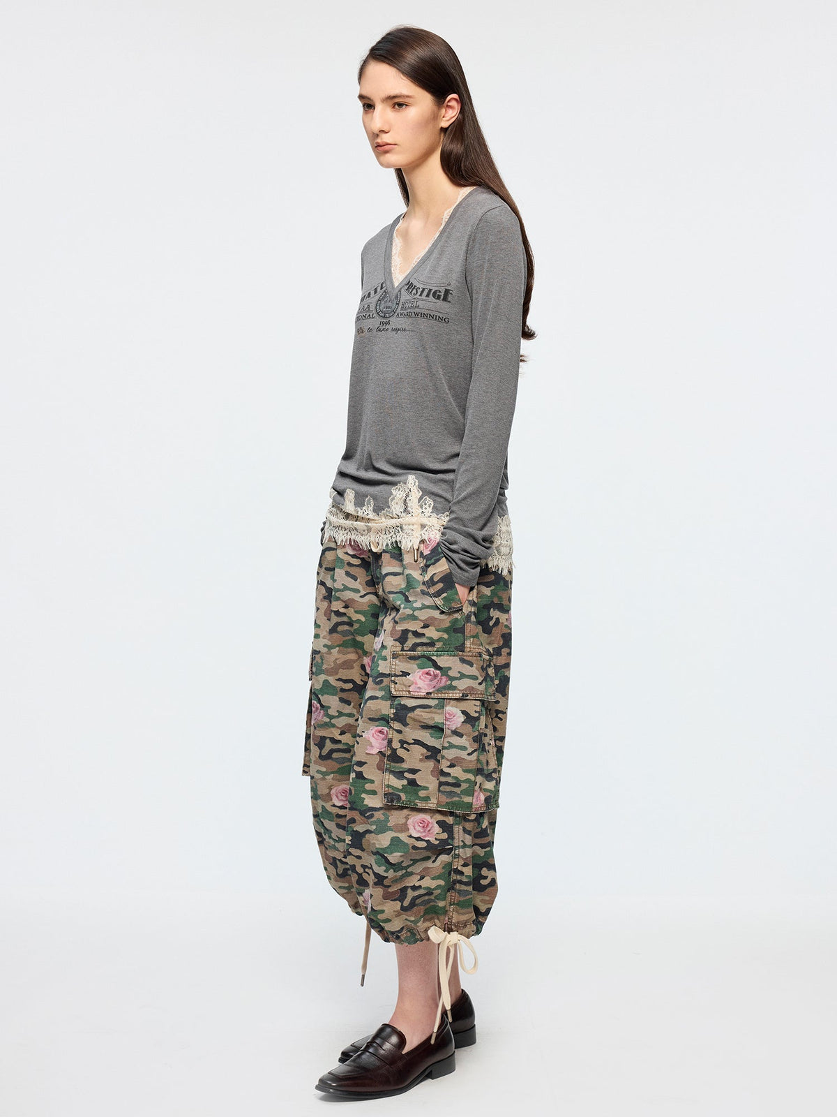 Rose camouflage cropped cargo pants