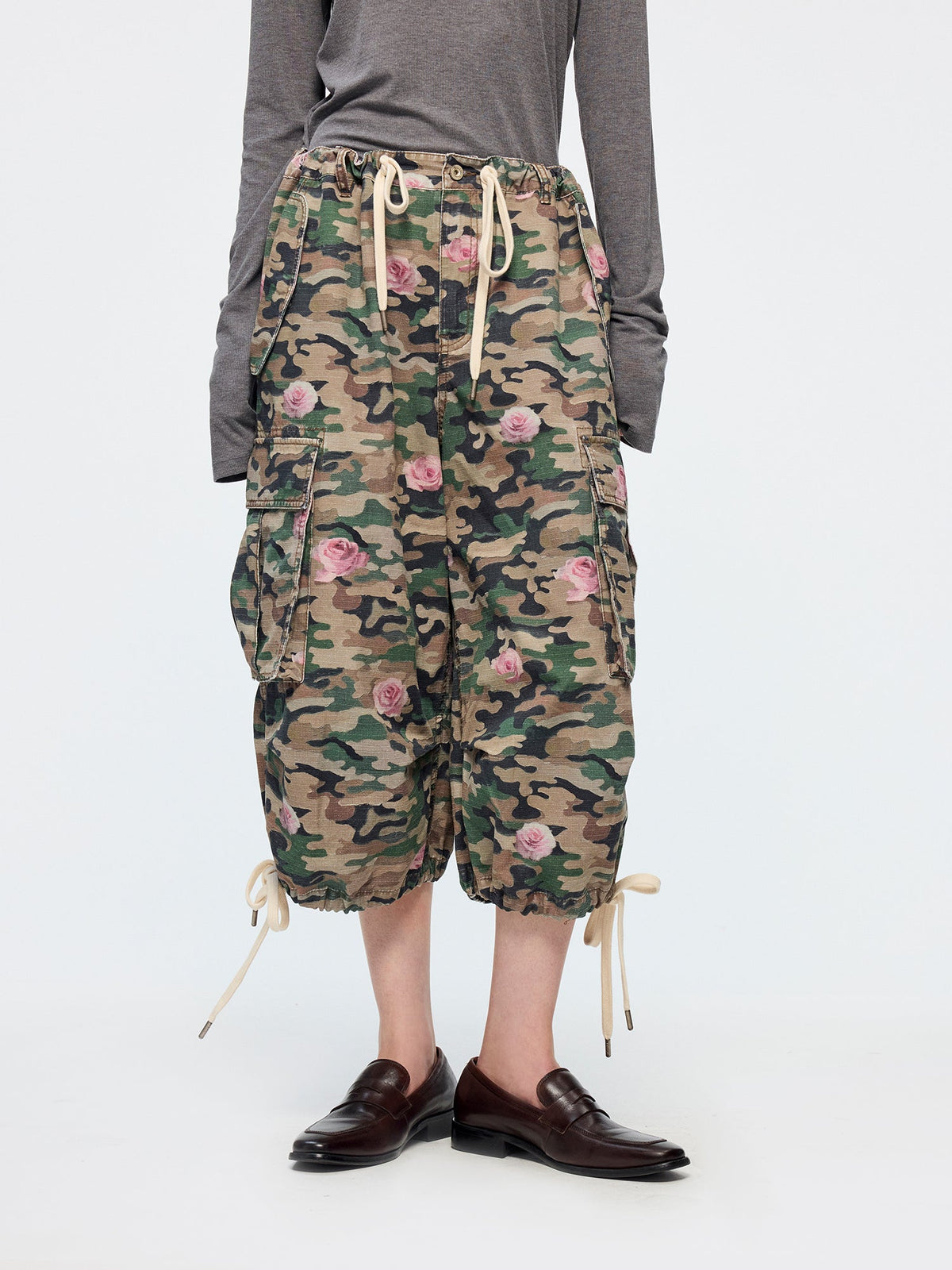 Rose camouflage cropped cargo pants