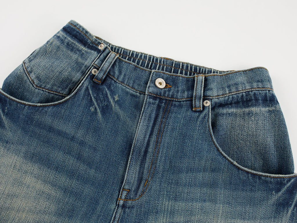 Semi-elastic curved jeans