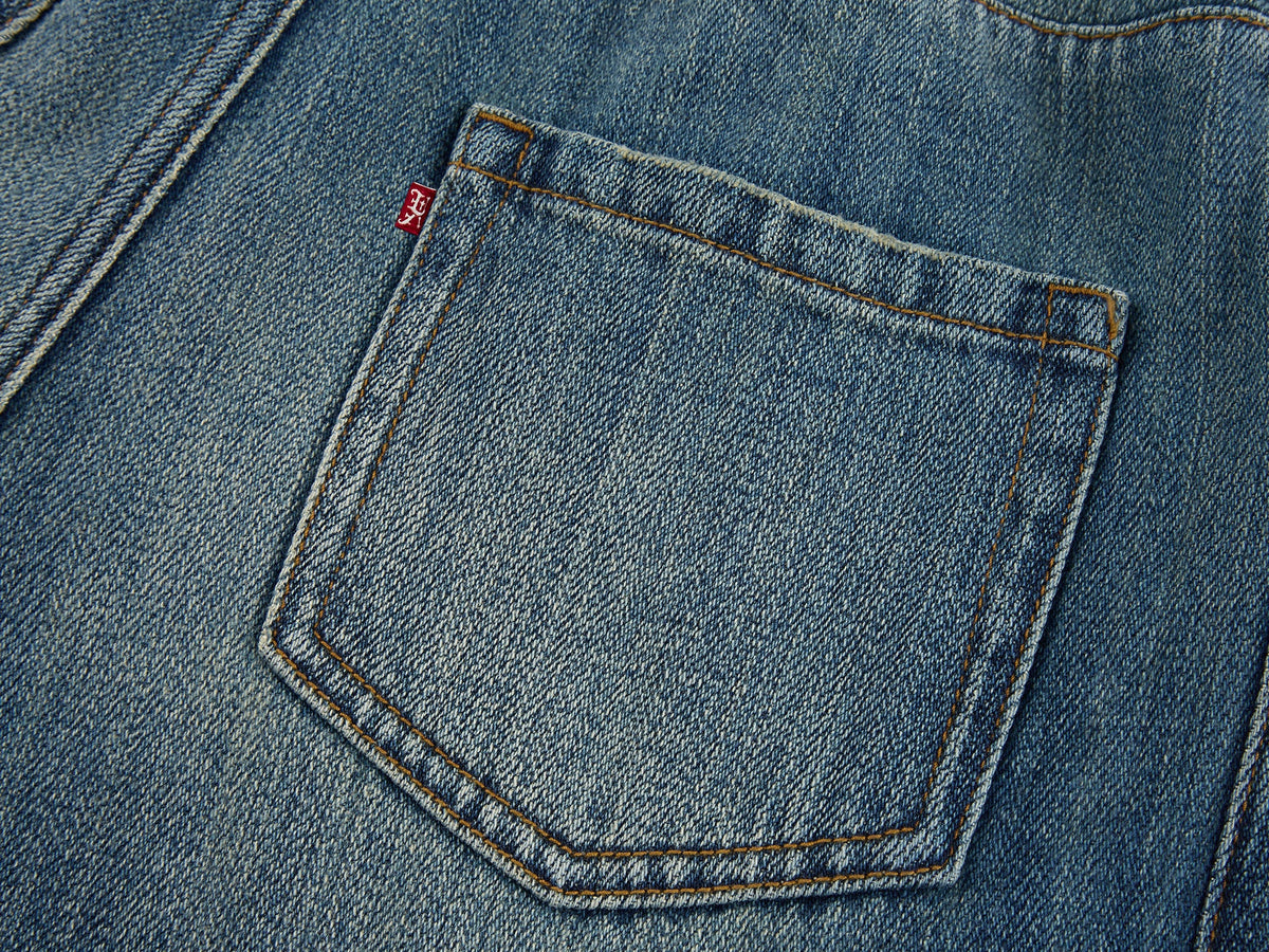 Semi-elastic curved jeans