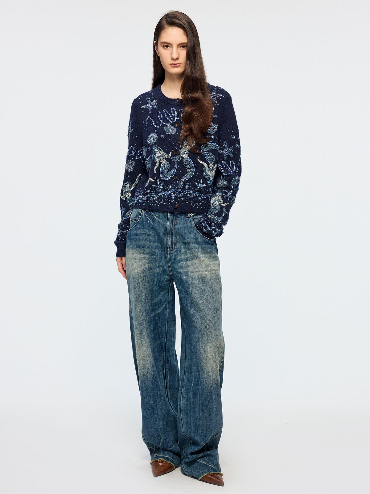 Semi-elastic curved jeans