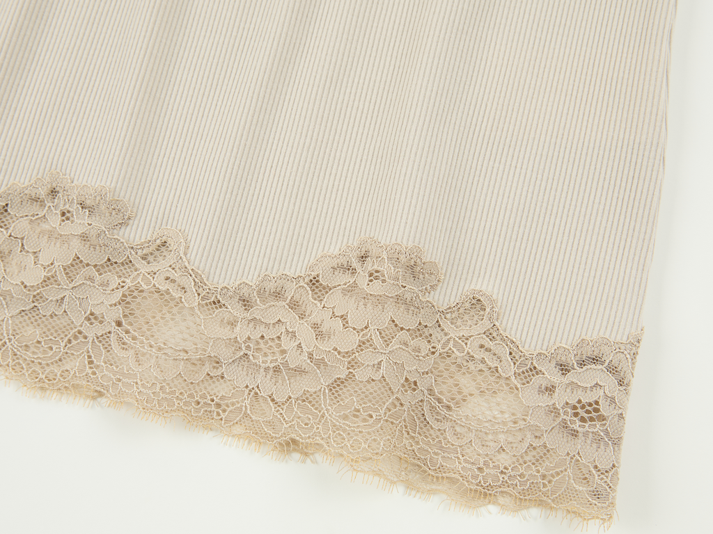 Mock layer lace camisole