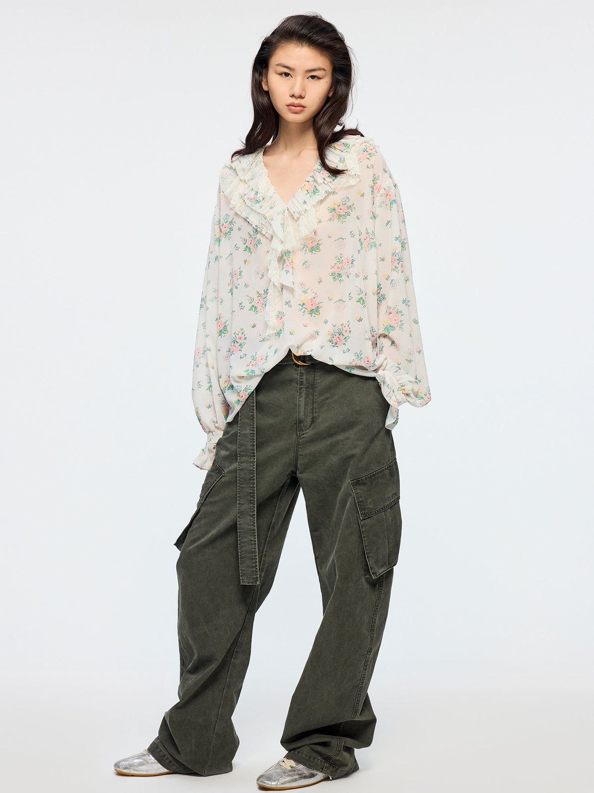 Curved leg cargo pants