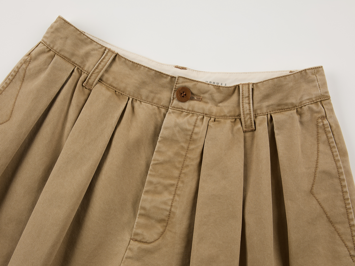 Pleated khaki shorts