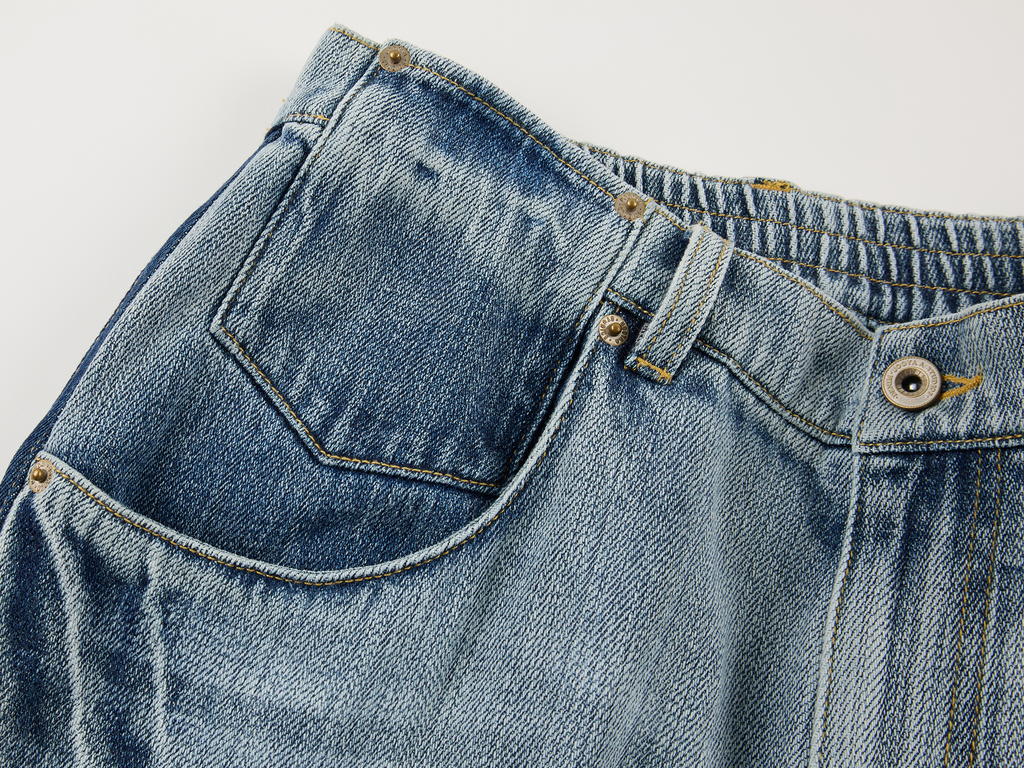 Color-block washed jeans