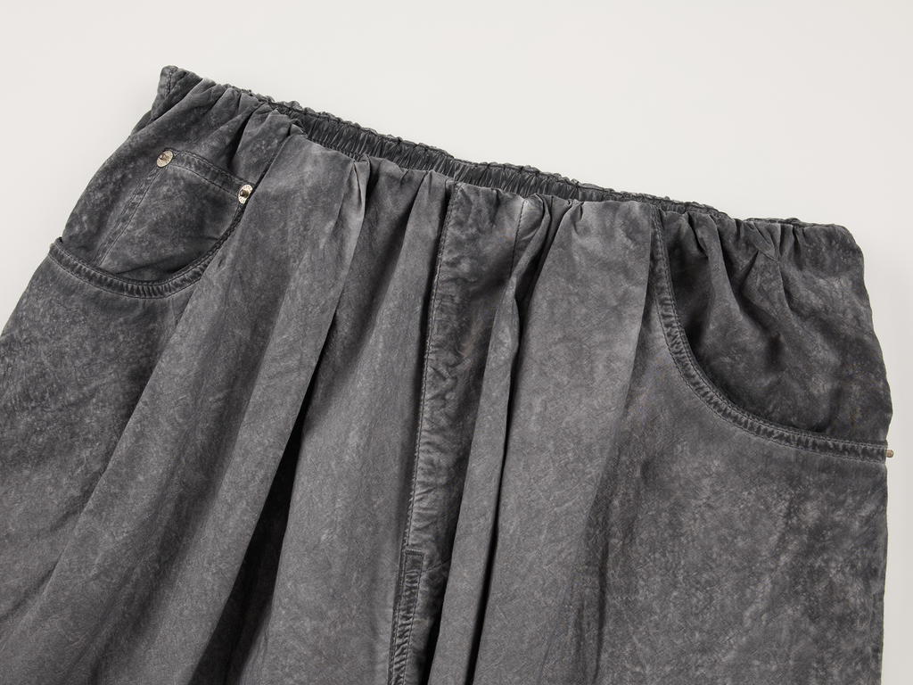 Cold dyed ruched curved jeans