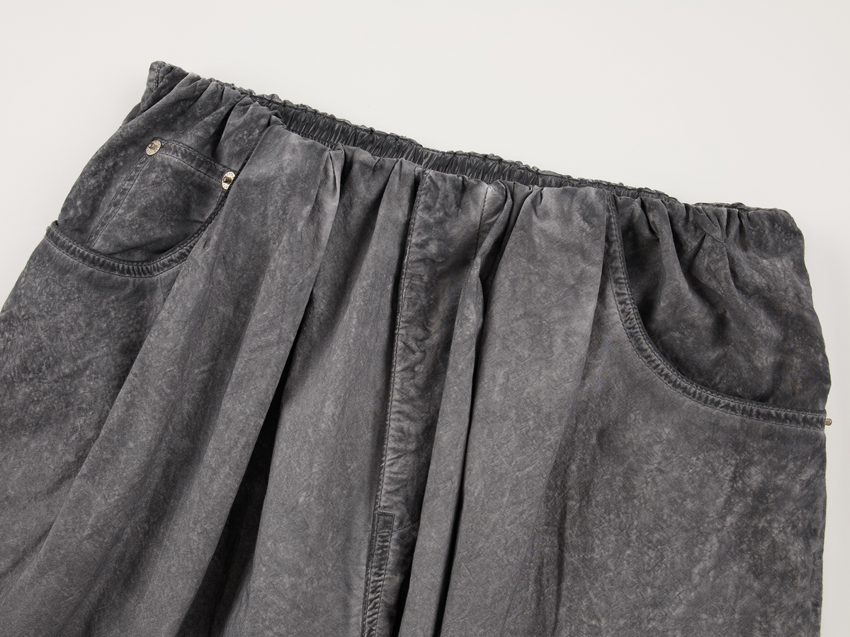 Cold dyed ruched curved jeans