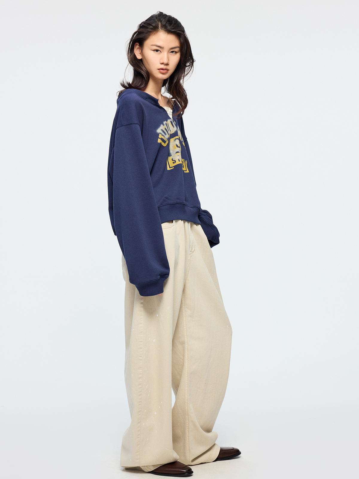 Ruched curved jeans