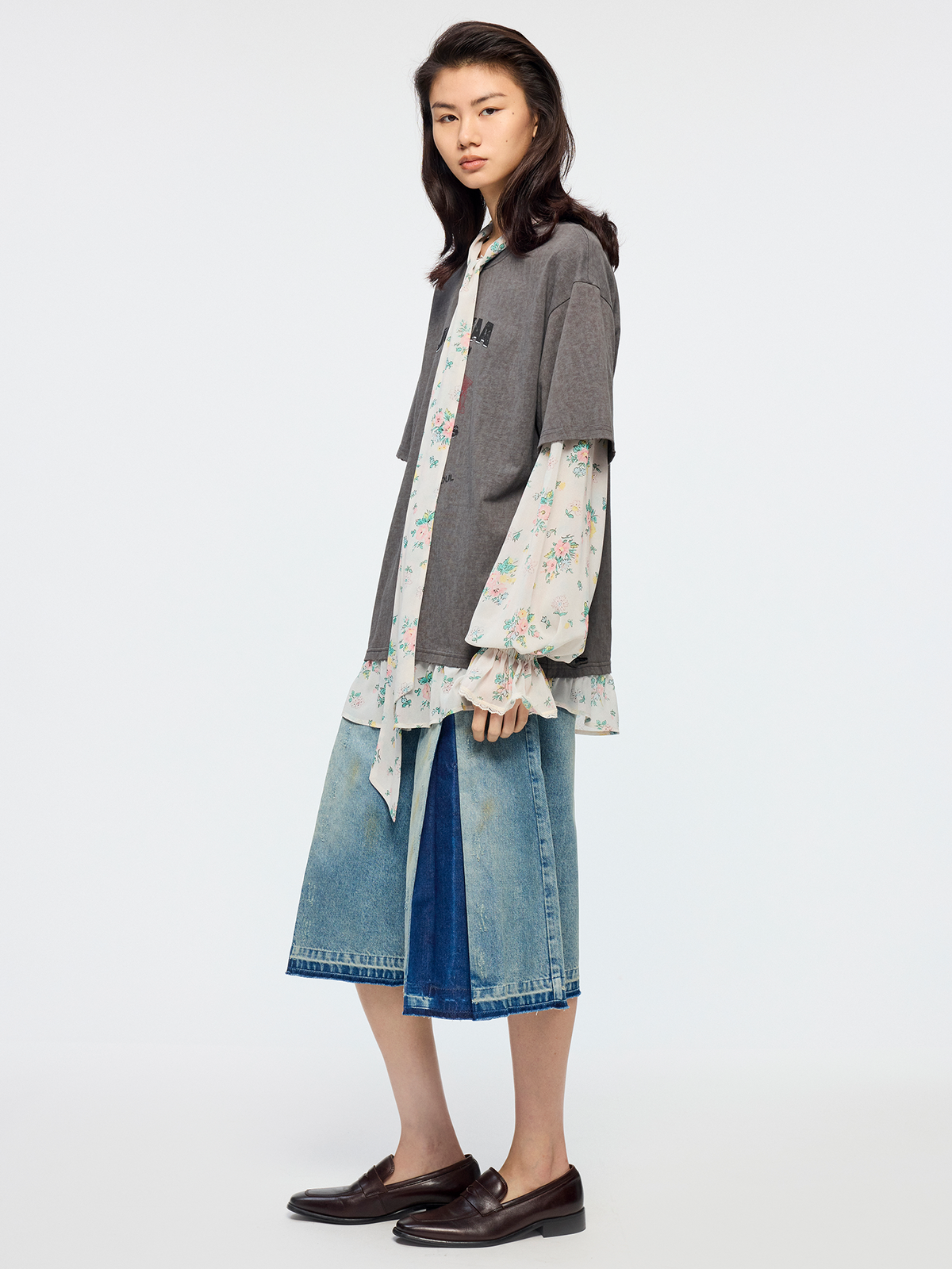 Pleated denim shorts