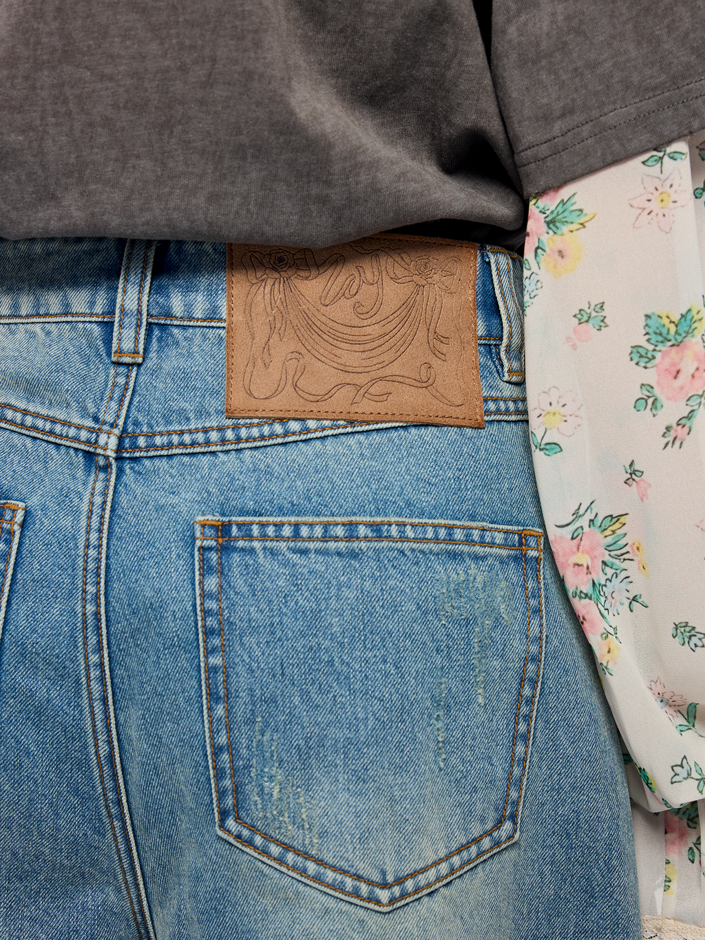 Pleated denim shorts