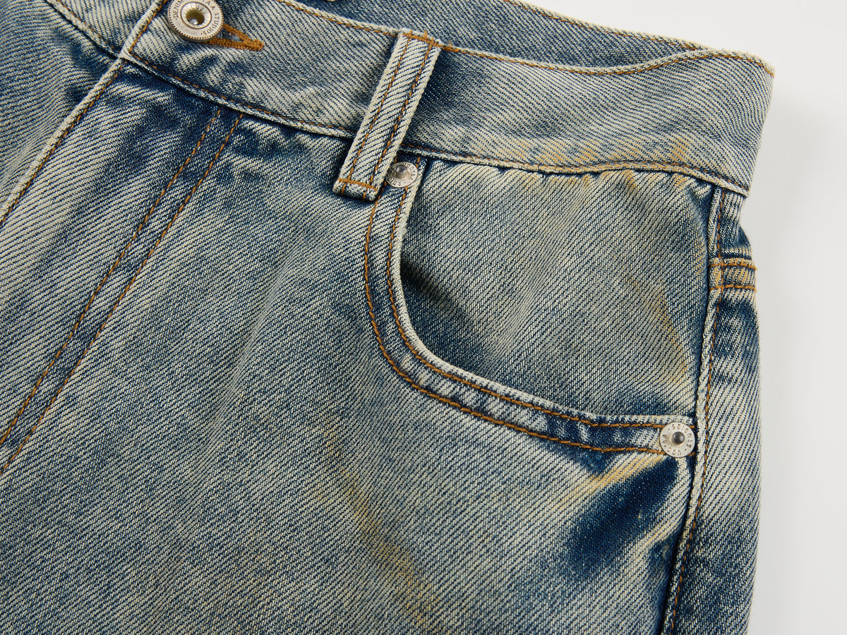 Washed dirty spray jeans