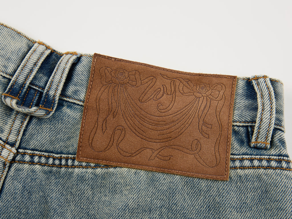 Washed dirty spray jeans