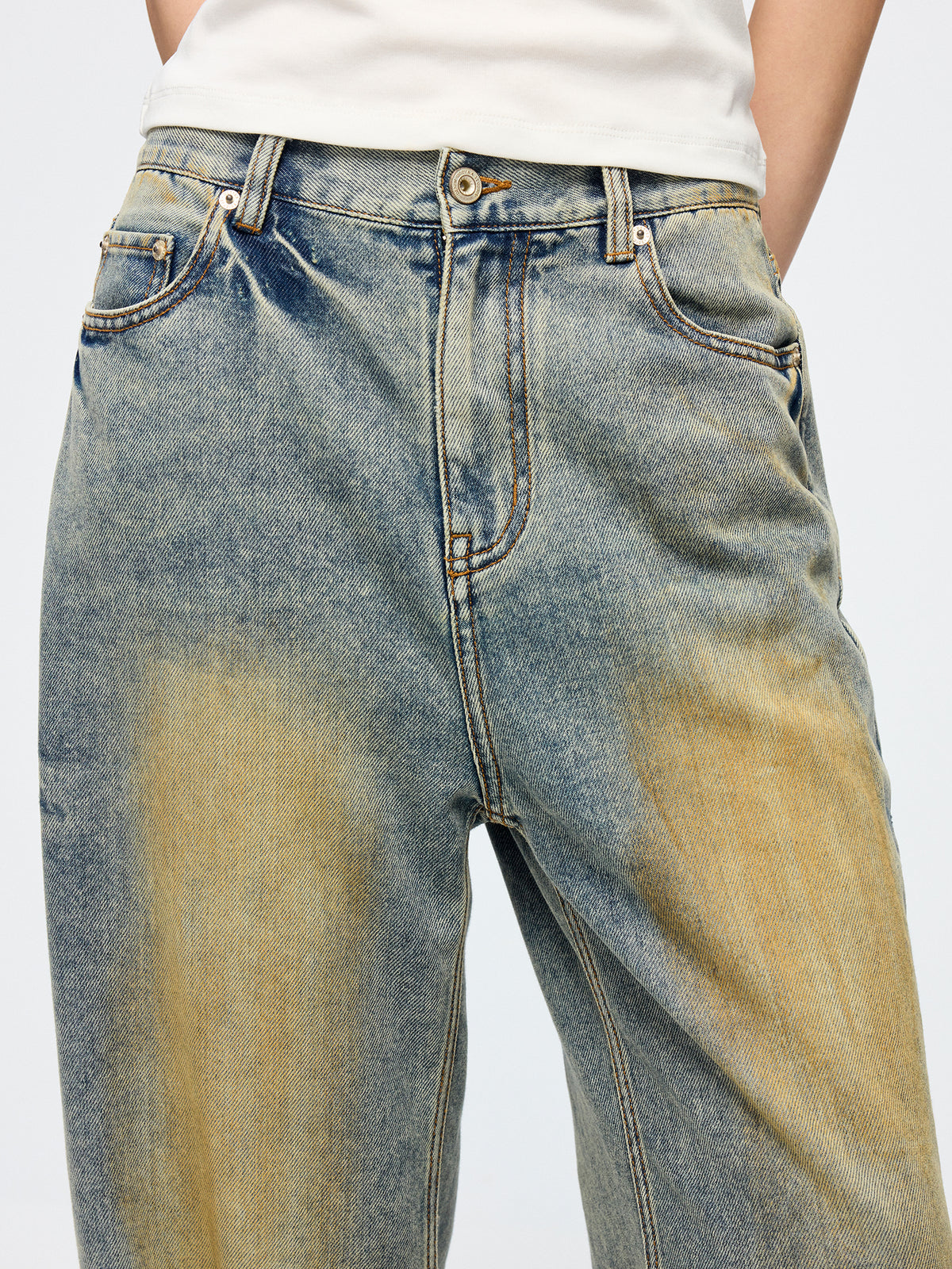 Washed dirty spray jeans