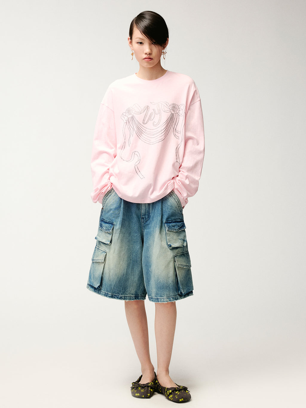 Rhinestone ribbon long sleeve T-shirt